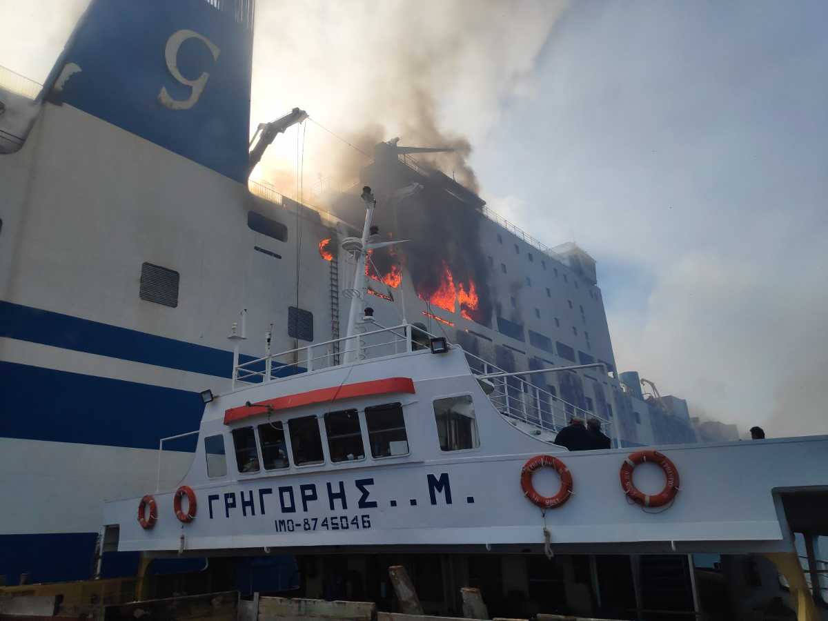 Φωτιά σε πλοίο στην Κέρκυρα: 14 οι αγνοούμενοι του Εuroferry Olympia
