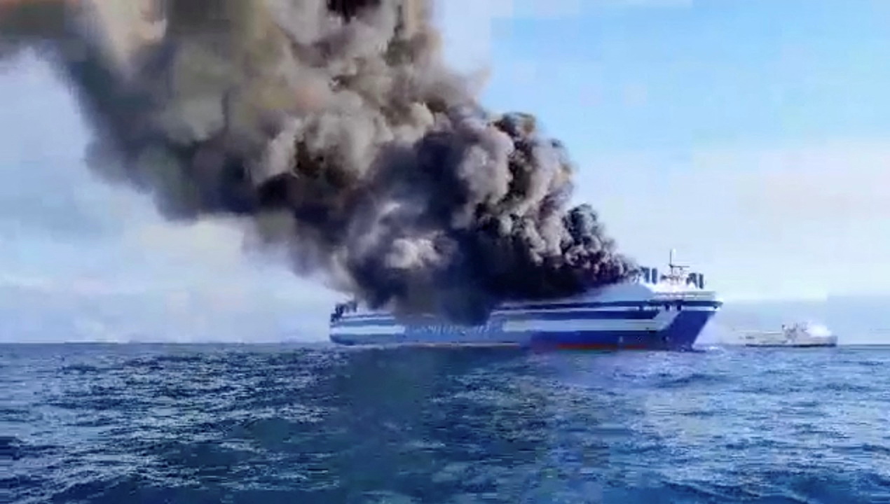 Euroferry Olympia: Πληροφορίες για 4-5 ακόμα επιζώντες στο πλοίο