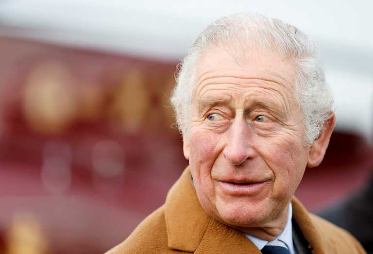 Βρετανία: Ο πρίγκιπας Κάρολος διαψεύδει ότι πήρε σε βαλίτσα 3 εκατ. ευρώ