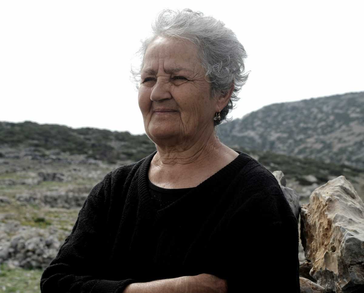 Κίναρος – 28η Οκτωβρίου: Η κυρά Ρηνιώ η μοναδική κάτοικος του νησιού στέλνει μήνυμα στην Τουρκία