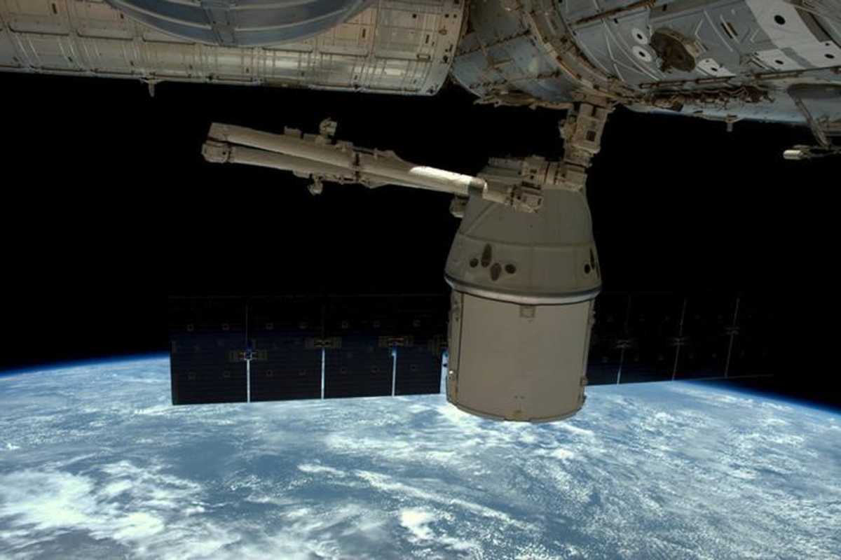 Προβληματισμός στη NASA για τους δορυφόρους της SpaceX – Γιατί ανησυχεί