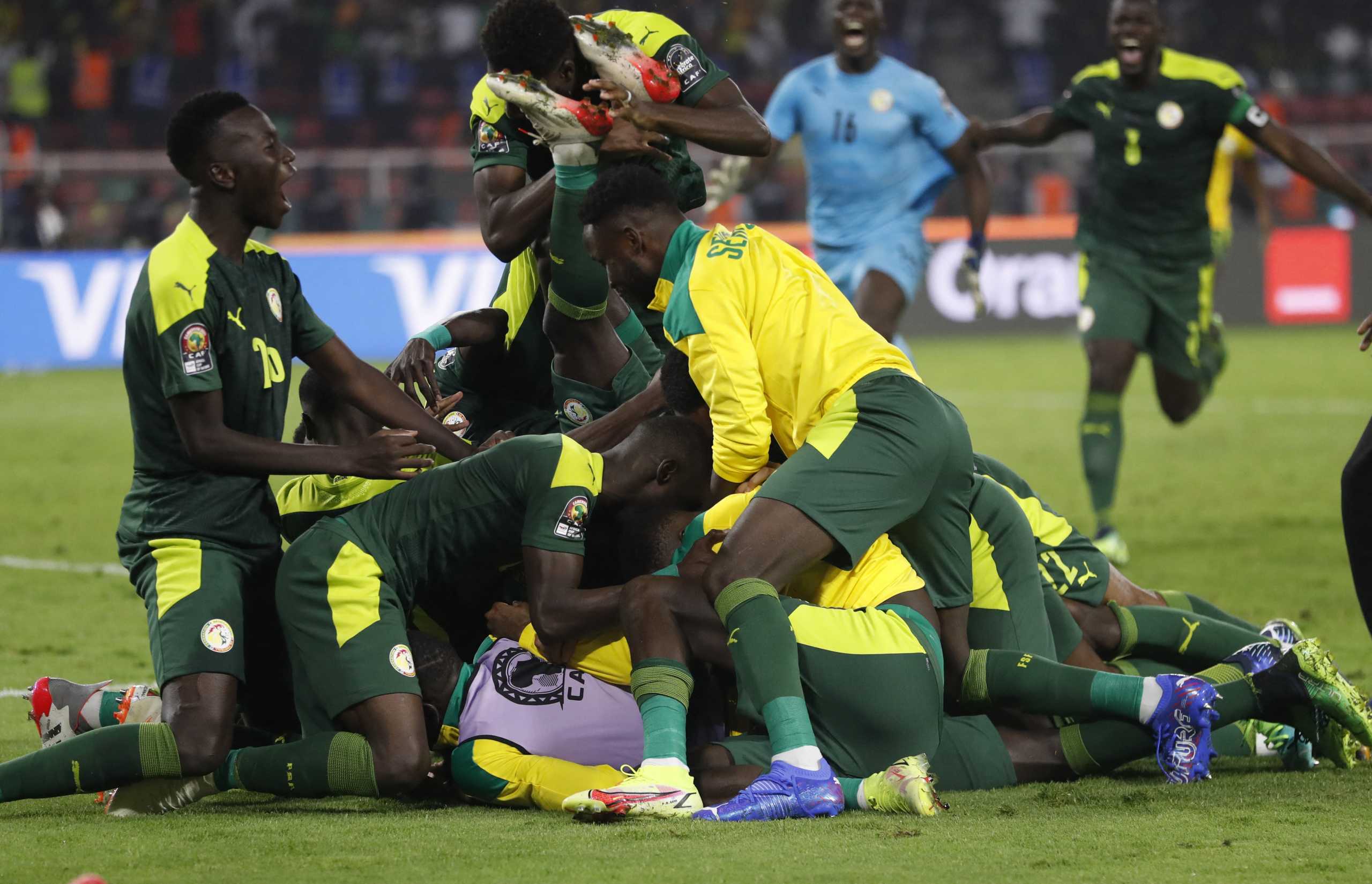 Soccer Football - Africa Cup of Nations - Final - Senegal v Egypt - Olembe Stadium, Yaounde, Cameroon - February 6, 2022 Senegal players celebrate winning the penalty shoot out REUTERS