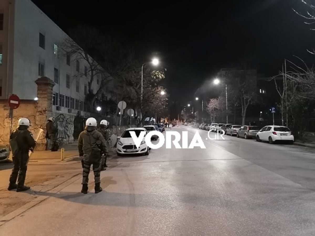 Θεσσαλονίκη: Επίθεση με μολότοφ σε αστυνομικούς – 4 προσαγωγές