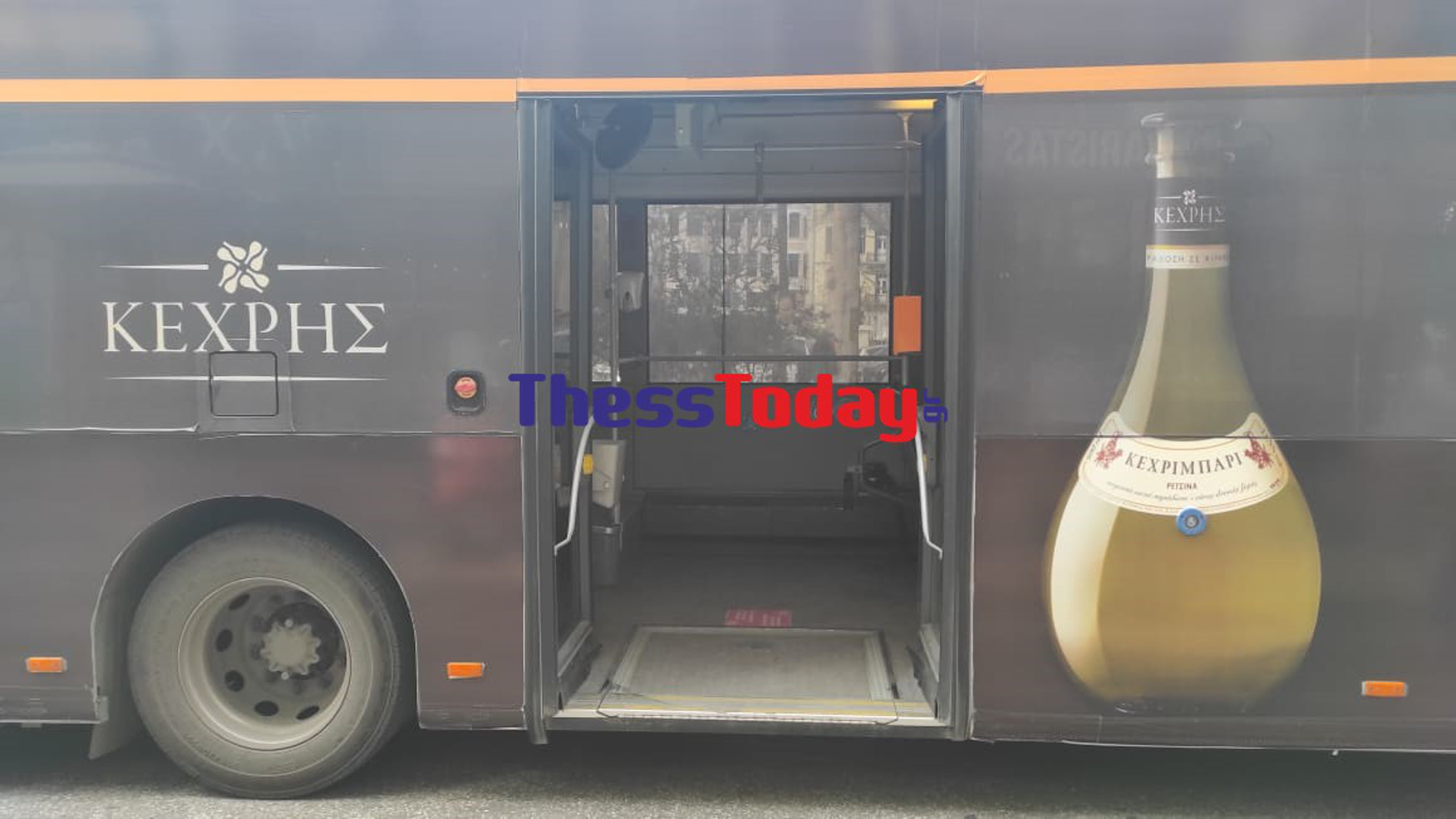 Θεσσαλονίκη: Λεωφορείο του ΟΑΣΘ συγκρούστηκε με αυτοκίνητο – Ένας τραυματίας