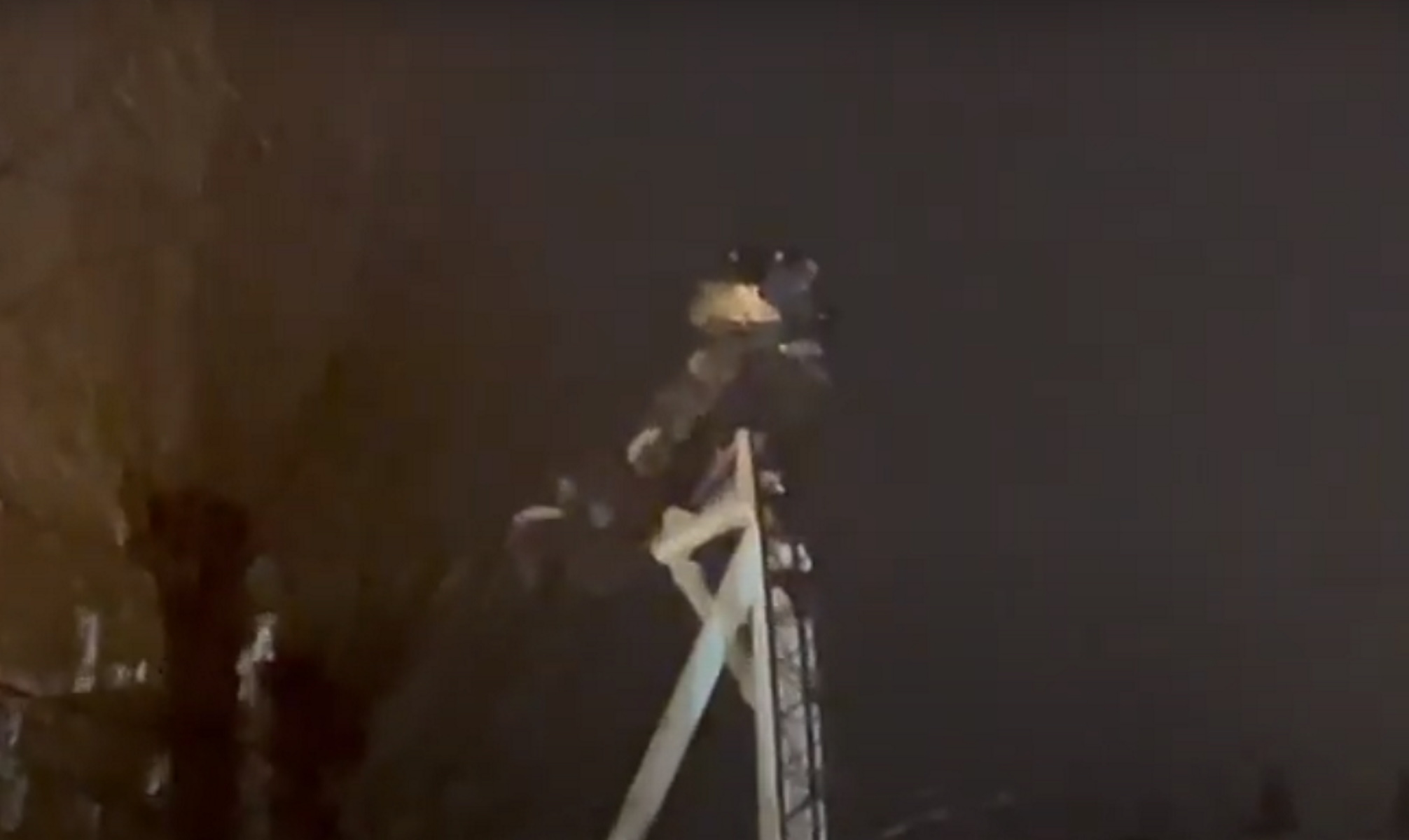 Βέλγιο: Εγκλωβισμένοι 7 άνθρωποι σε ύψος 32 μέτρων σε τρενάκι θεματικού πάρκου