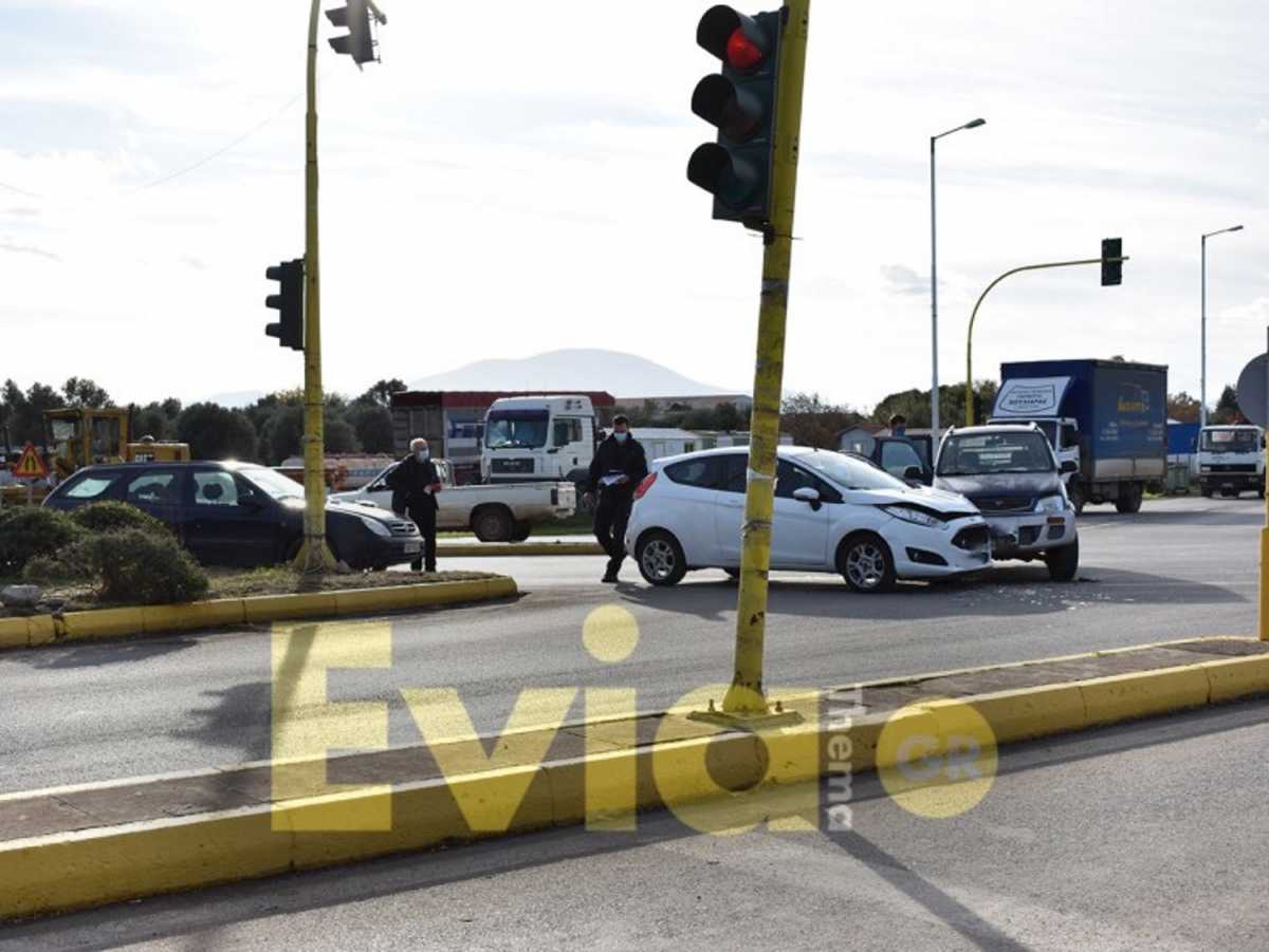 Εύβοια: Τροχαίο στα Ψαχνά - Της ζήτησαν αλκοτέστ και εκείνη τους επιτέθηκε