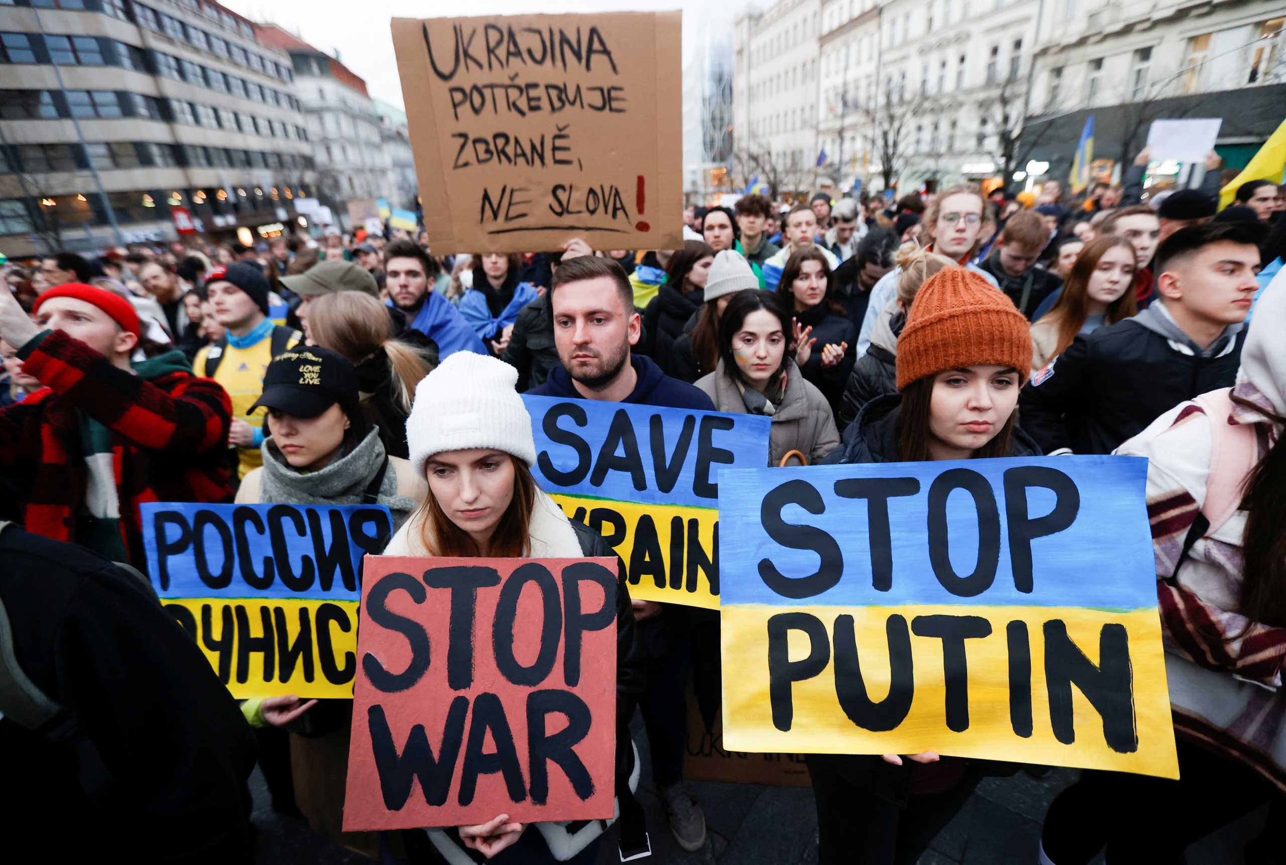 Εισβολή στην Ουκρανία: Η Τσεχία σταματά να εκδίδει βίζα σε Ρώσους πολίτες – «Ο τρελός πρέπει να απομονωθεί»