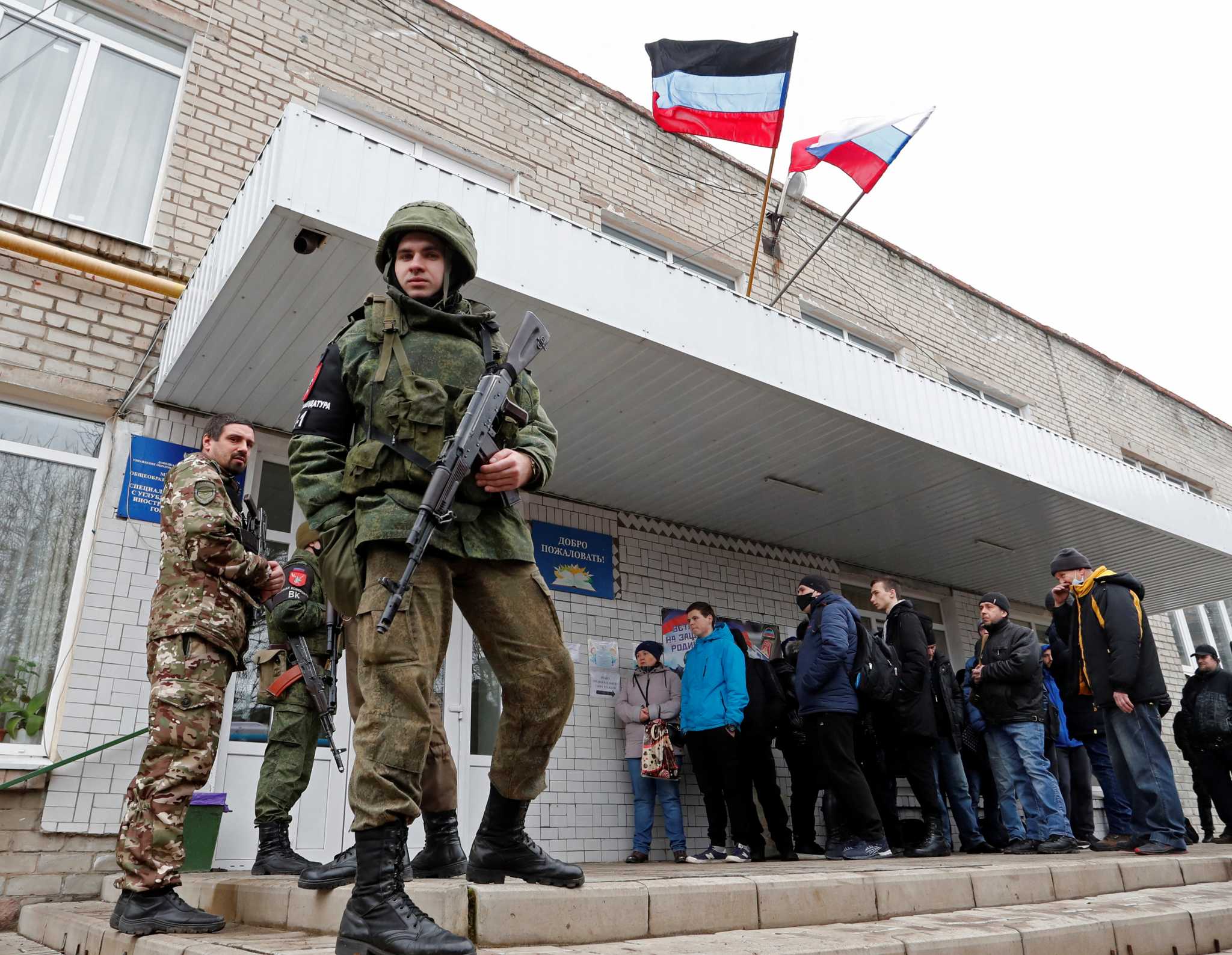 Новости военной операции сегодня видео. Бойцы ДНР 2022. Российские военные в Донецке. Российские военные на Украине. Добровольцы из Сербии.