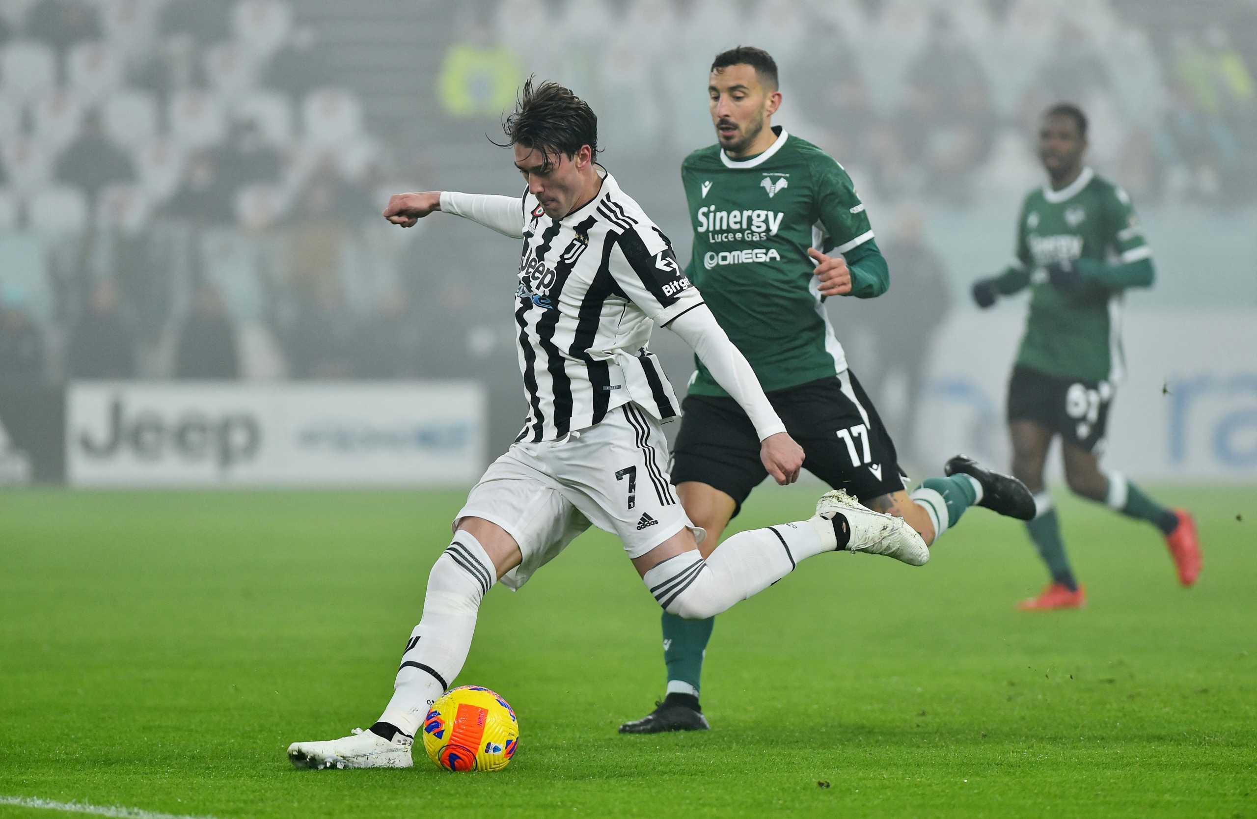 Soccer Football - Serie A - Juventus v Hellas Verona - Allianz Stadium, Turin, Italy - February 6, 2022 Juventus' Dusan Vlahovic shoots at goal REUTERS