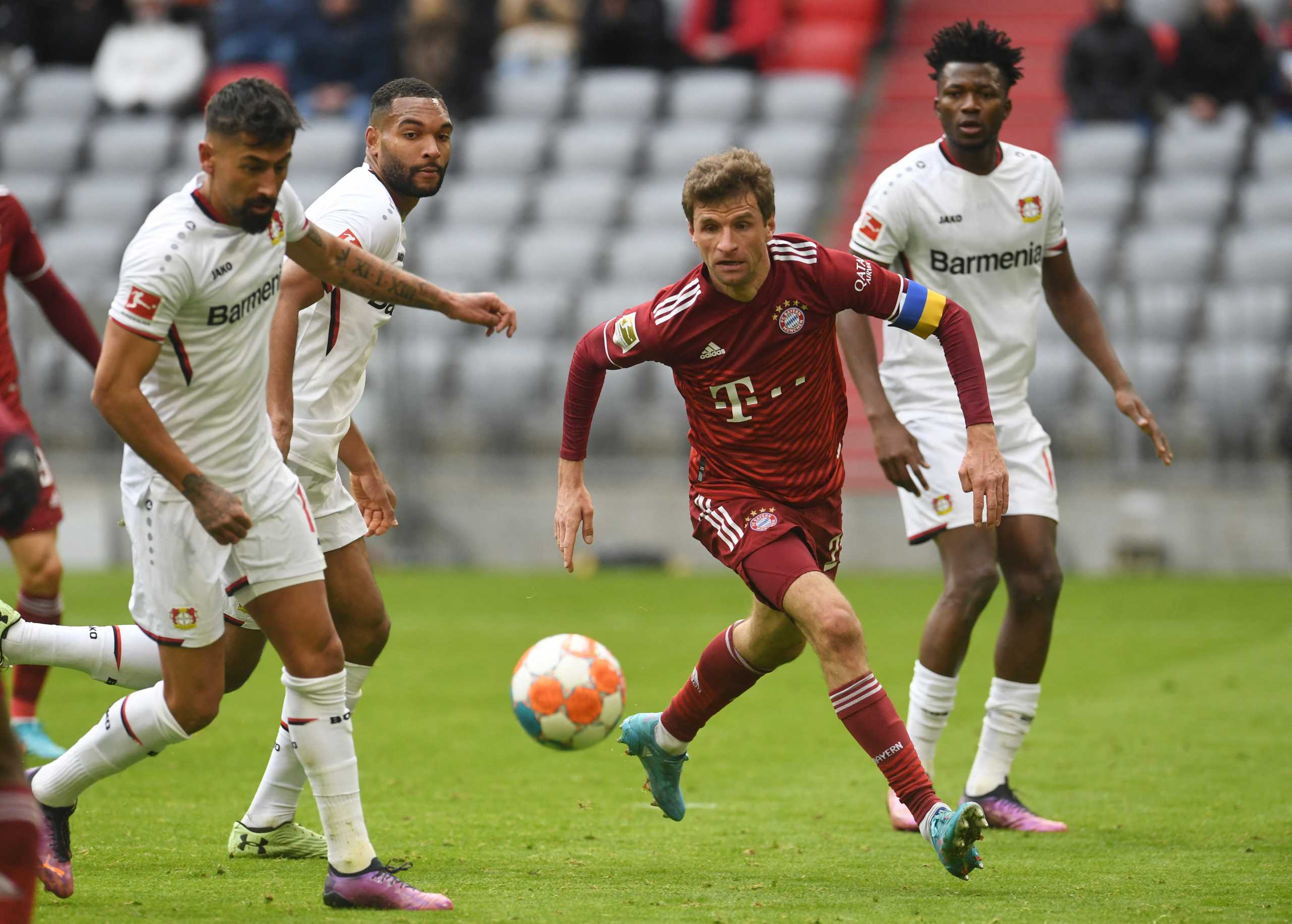 Soccer Football - Bundesliga - Bayern Munich v Bayer Leverkusen - Allianz Arena, Munich, Germany - March 5, 2022 Bayern Munich's Thomas Muller is pictured in action whilst wearing an armband in support of Ukraine amid Russia's invasion REUTERS