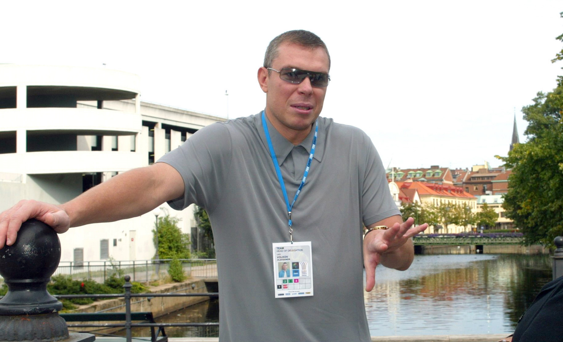 Ο θρυλικός Σάσα Βολκόφ πήρε τα όπλα για να υπερασπιστεί την Ουκρανία