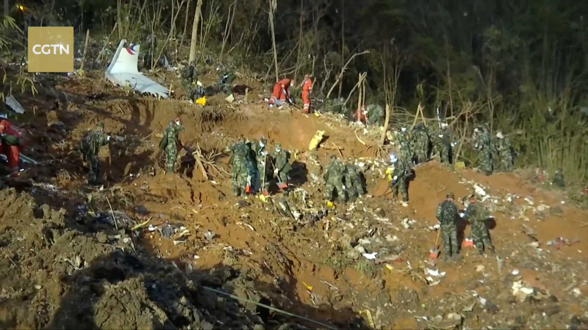 Катастрофа боинг 737 в китае. Катастрофа boeing 737 в тэнсяне. Поисково-спасательная служба челябинск авиация. Катастрофа боинг 737 в китае. Расследование падения китайского самолета.