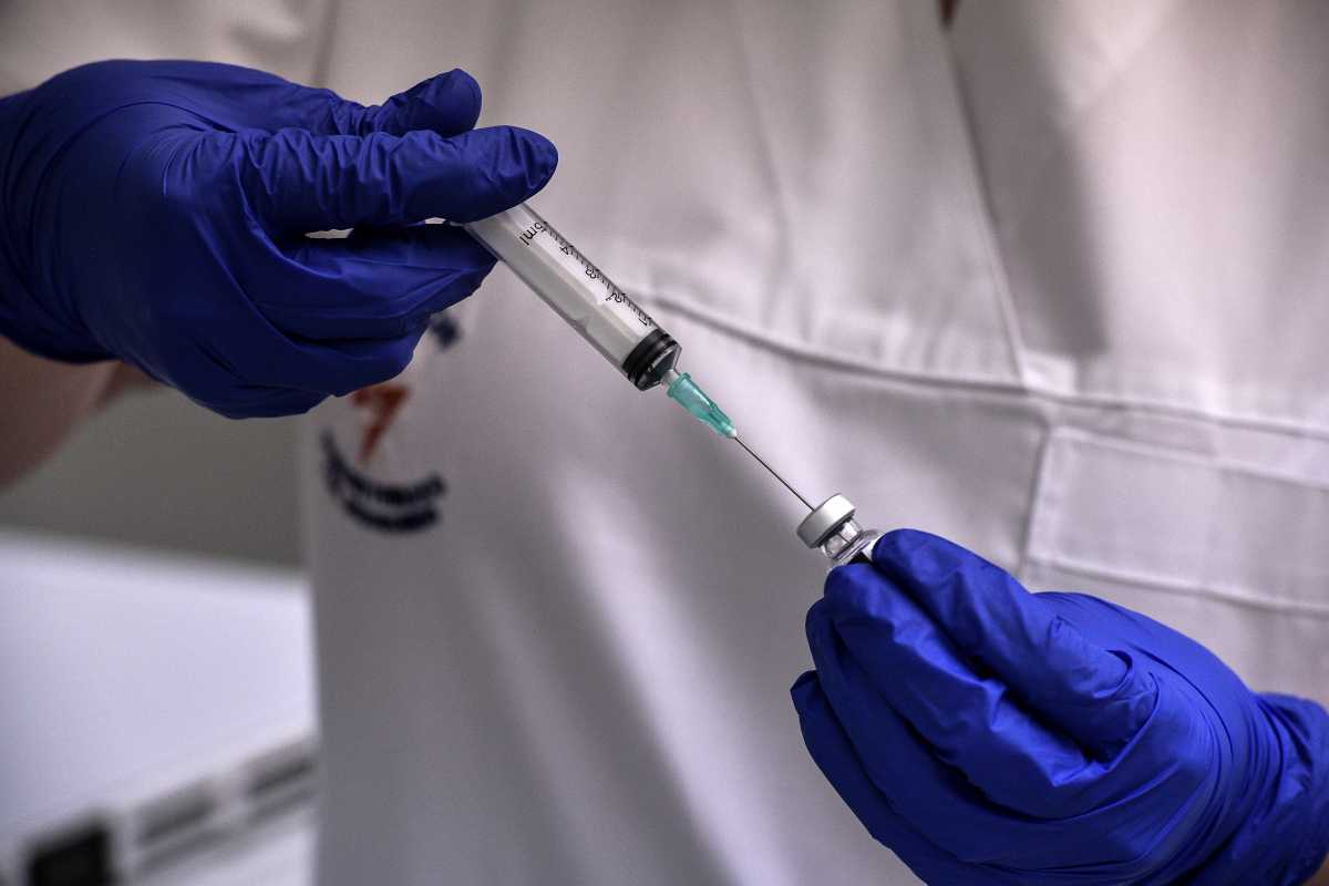 Κορονοϊός – Έρευνα: Μόνο με τρεις δόσεις εμβολίου μειώνεται δραστικά ο κίνδυνος νοσηλείας από την «Όμικρον»