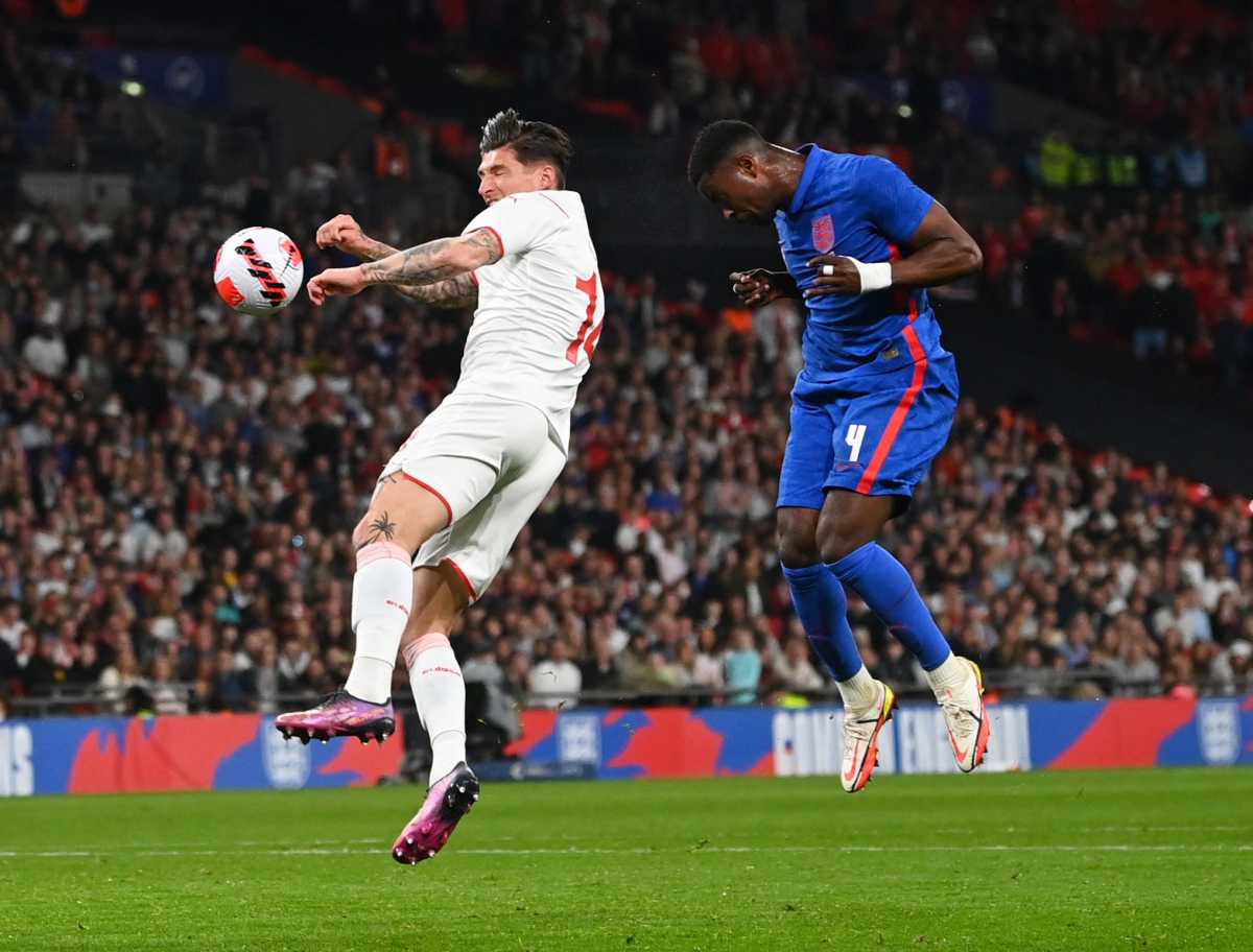 Αγγλία – Ελβετία 2-1: Πέναλτι με χέρι του Τσούμπερ έφερε την ανατροπή