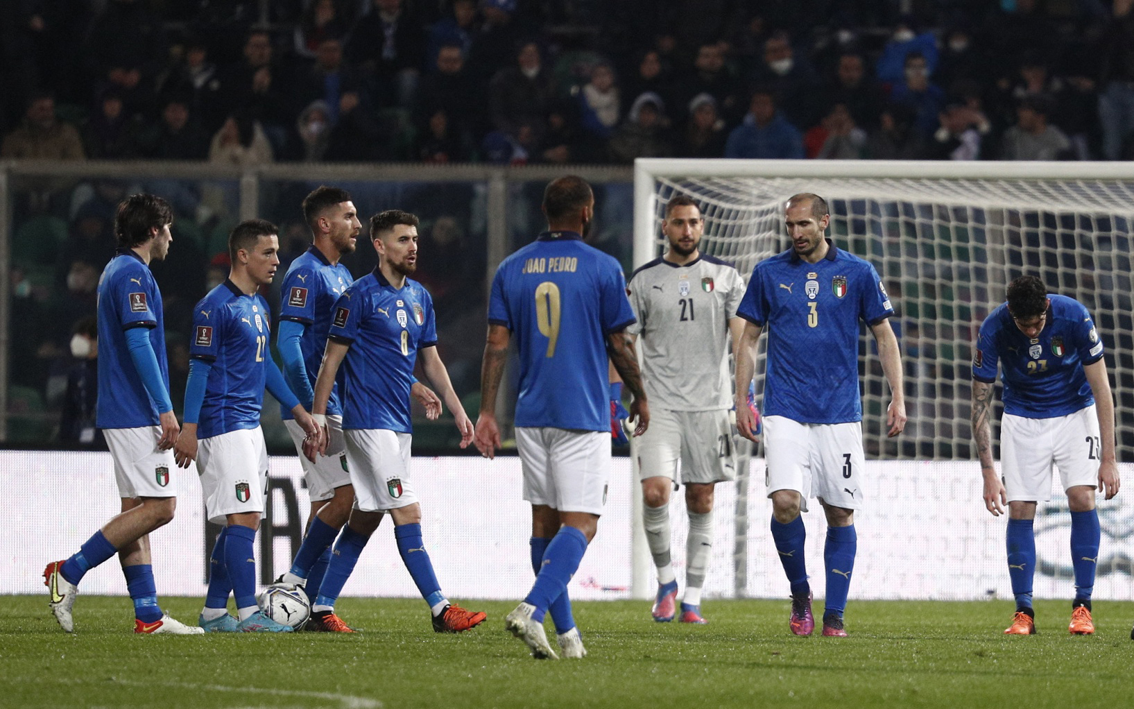 Soccer Football - World Cup - UEFA Qualifiers - Play-Off Semi Final - Italy v North Macedonia - Stadio Renzo Barbera, Palermo, Italy - March 24, 2022 Italy's Giorgio Chiellini and teammates look dejected after the match REUTERS