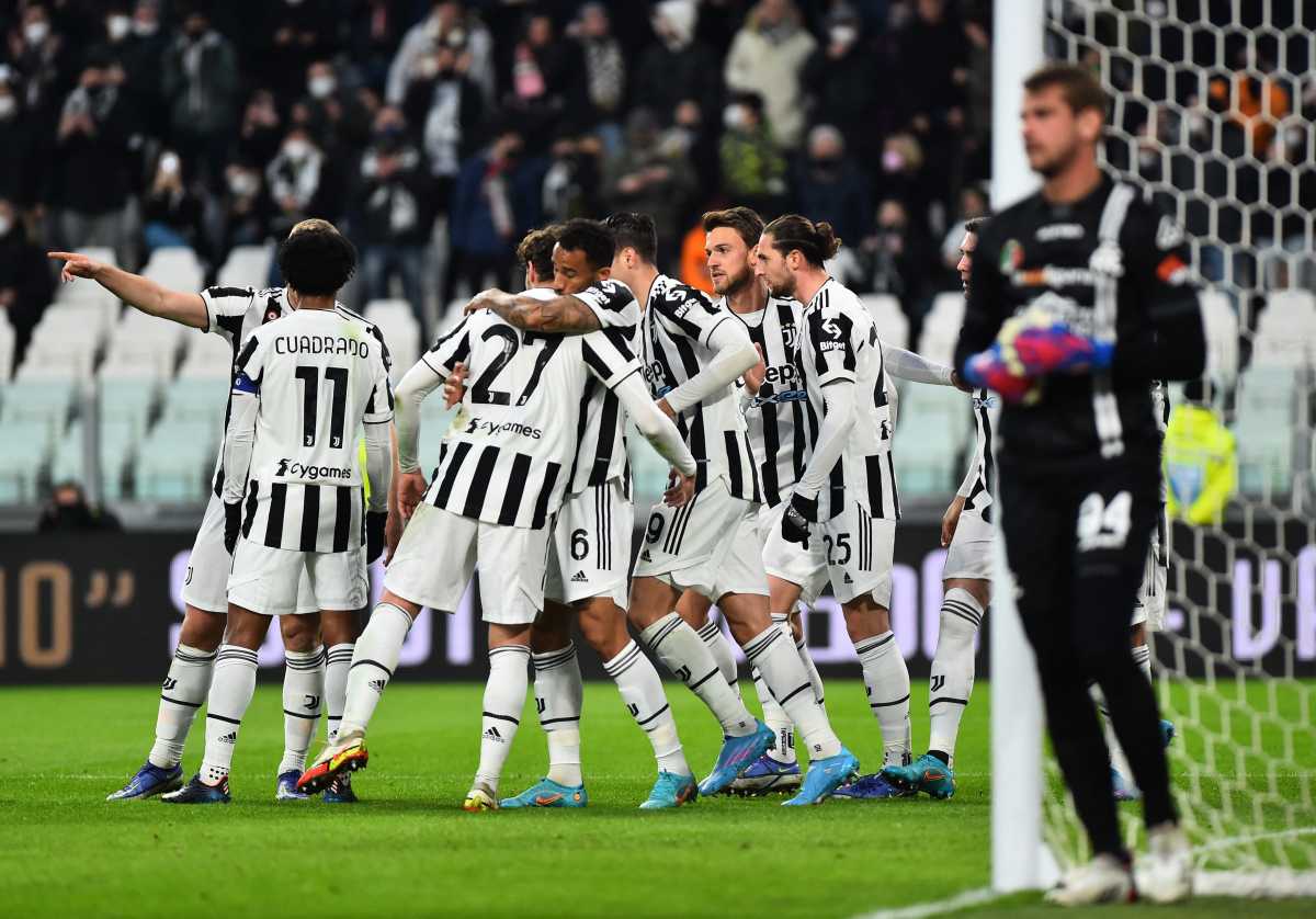 Soccer Football - Serie A - Juventus v Spezia - Allianz Stadium, Turin, Italy - March 6, 2022 Juventus' Alvaro Morata celebrates scoring their first goal with Manuel Locatelli, Danilo, Adrien Rabiot, Juan Cuadrado and teammates REUTERS