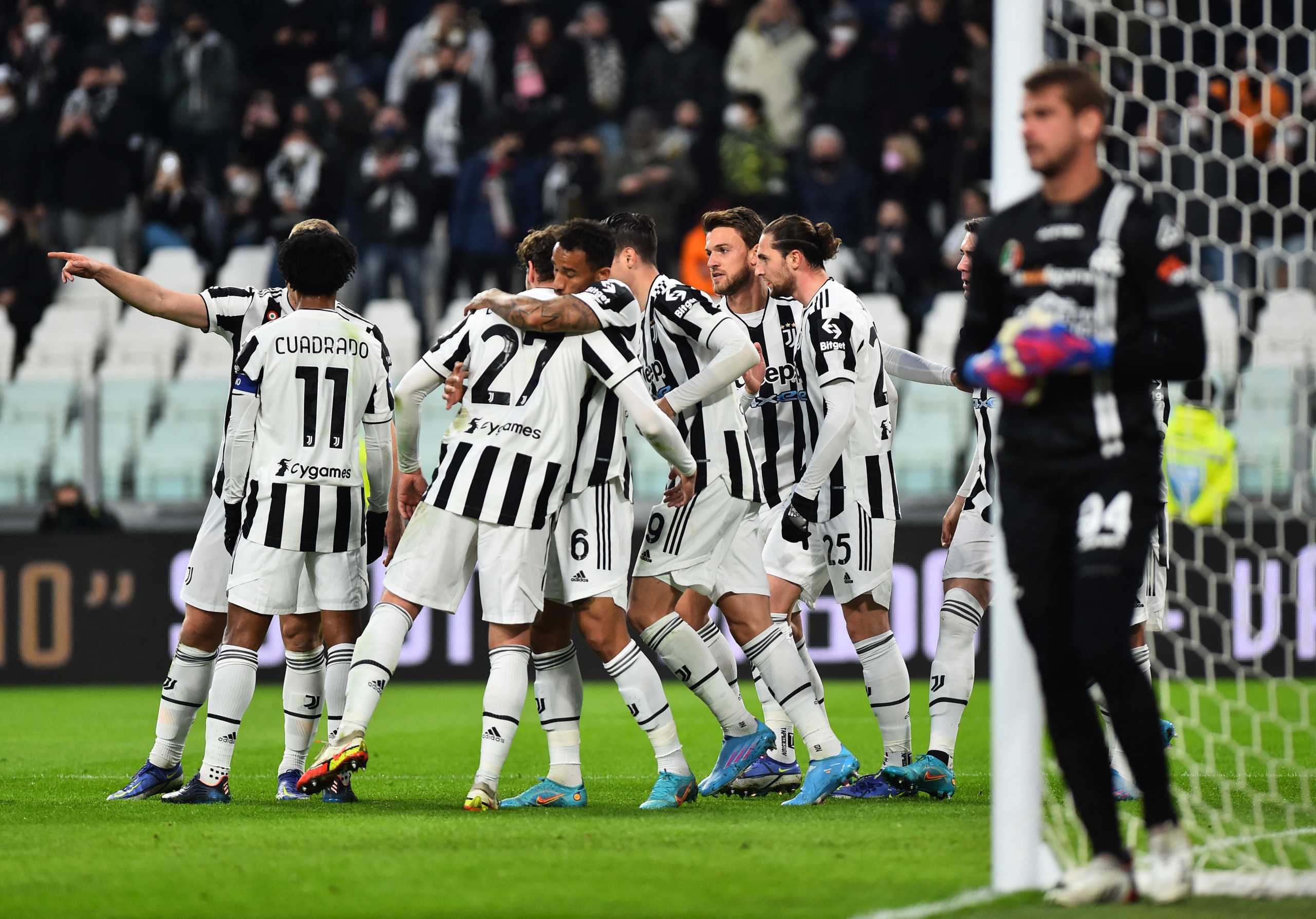 Soccer Football - Serie A - Juventus v Spezia - Allianz Stadium, Turin, Italy - March 6, 2022 Juventus' Alvaro Morata celebrates scoring their first goal with Manuel Locatelli, Danilo, Adrien Rabiot, Juan Cuadrado and teammates REUTERS