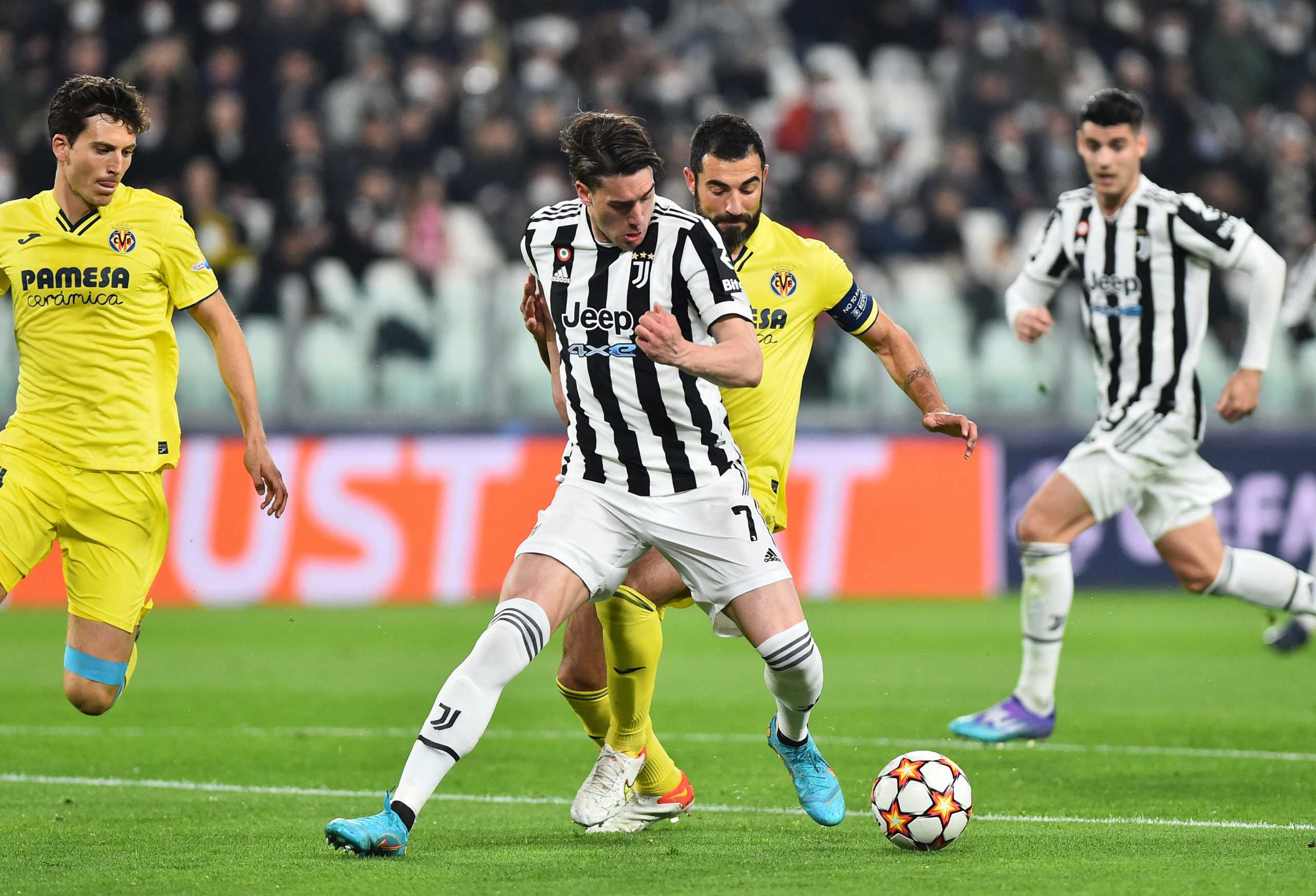 Soccer Football - Champions League - Juventus v Villarreal - Allianz Stadium, Turin, Italy - March 16, 2022 Juventus' Dusan Vlahovic in action with Villarreal's Raul Albiol REUTERS