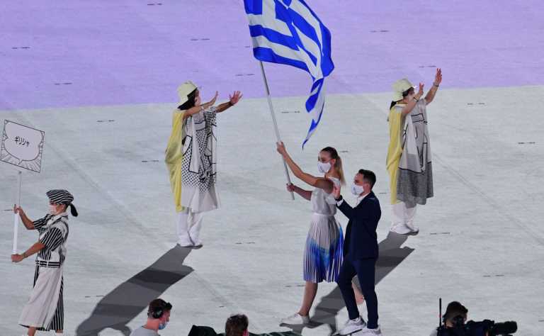 Άννα Κορακάκη: Ποστάρισμα με την ελληνική σημαία και στίχους του Ιωάννη Πολέμη