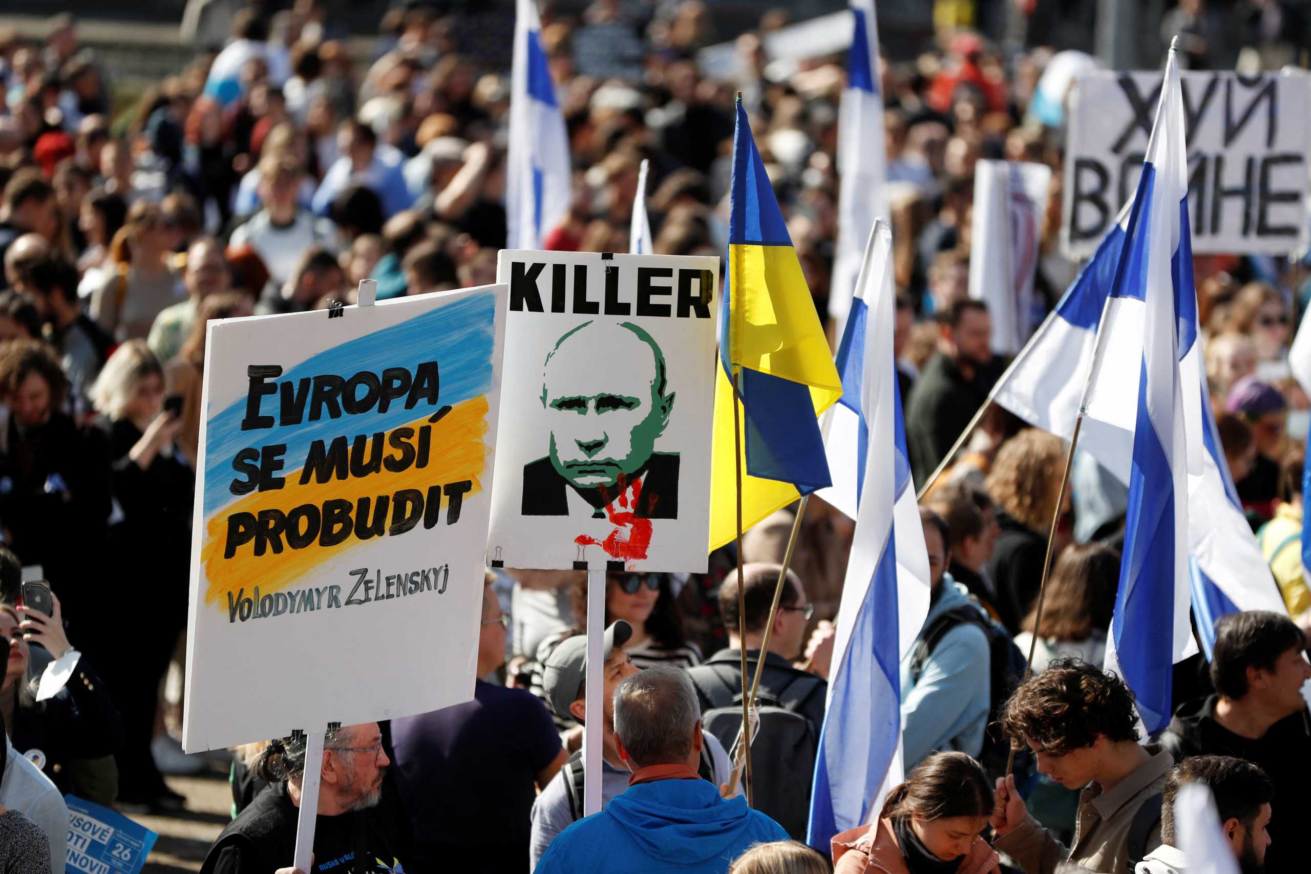 Members of Prague's Russian community take part in an anti-war demonstration, following Russia's invasion of Ukraine, in Prague, Czech Republic, March 26, 2022. REUTERS
