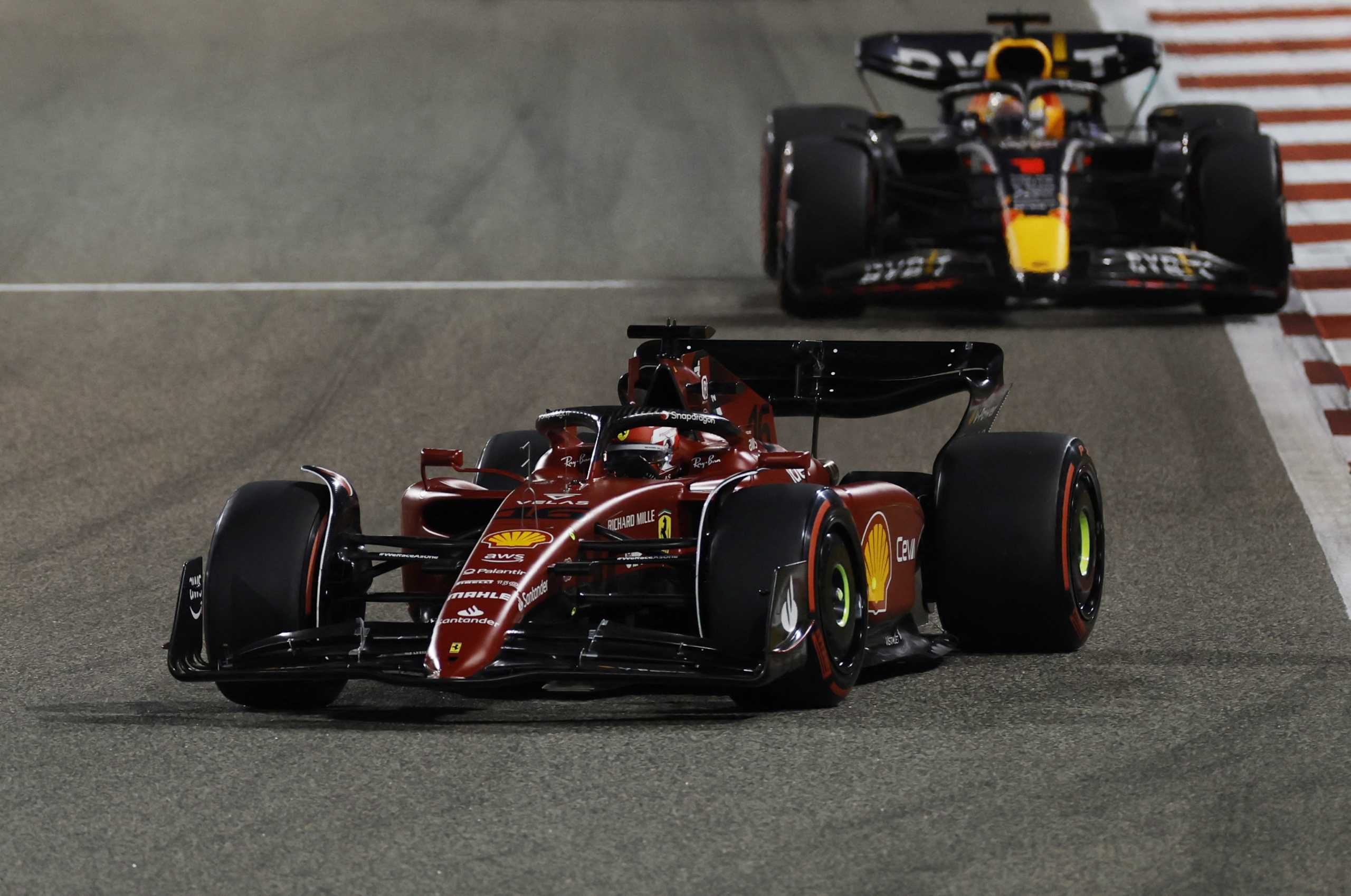 Formula 1: Θρίαμβος της Ferrari με Λεκλέρκ και Σάινθ – Εγκατέλειψε στο τέλος ο Φερστάπεν