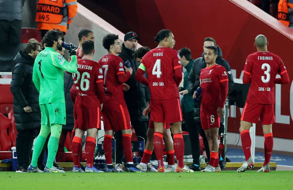 Soccer Football - Champions League - Round of 16 Second Leg - Liverpool v Inter Milan - Anfield, Liverpool, Britain - March 8, 2022 Liverpool manager Juergen Klopp with players as play is stopped due to a medical emergency in the stands REUTERS
