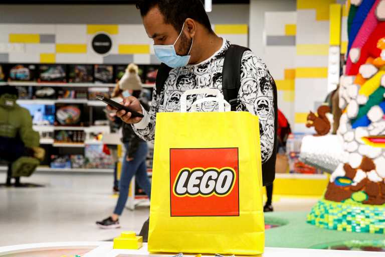 Μετά τον πόλεμο στην Ουκρανία, η Lego αναστέλλει την αποστολή παιχνιδιών στην αγορά της Ρωσίας
