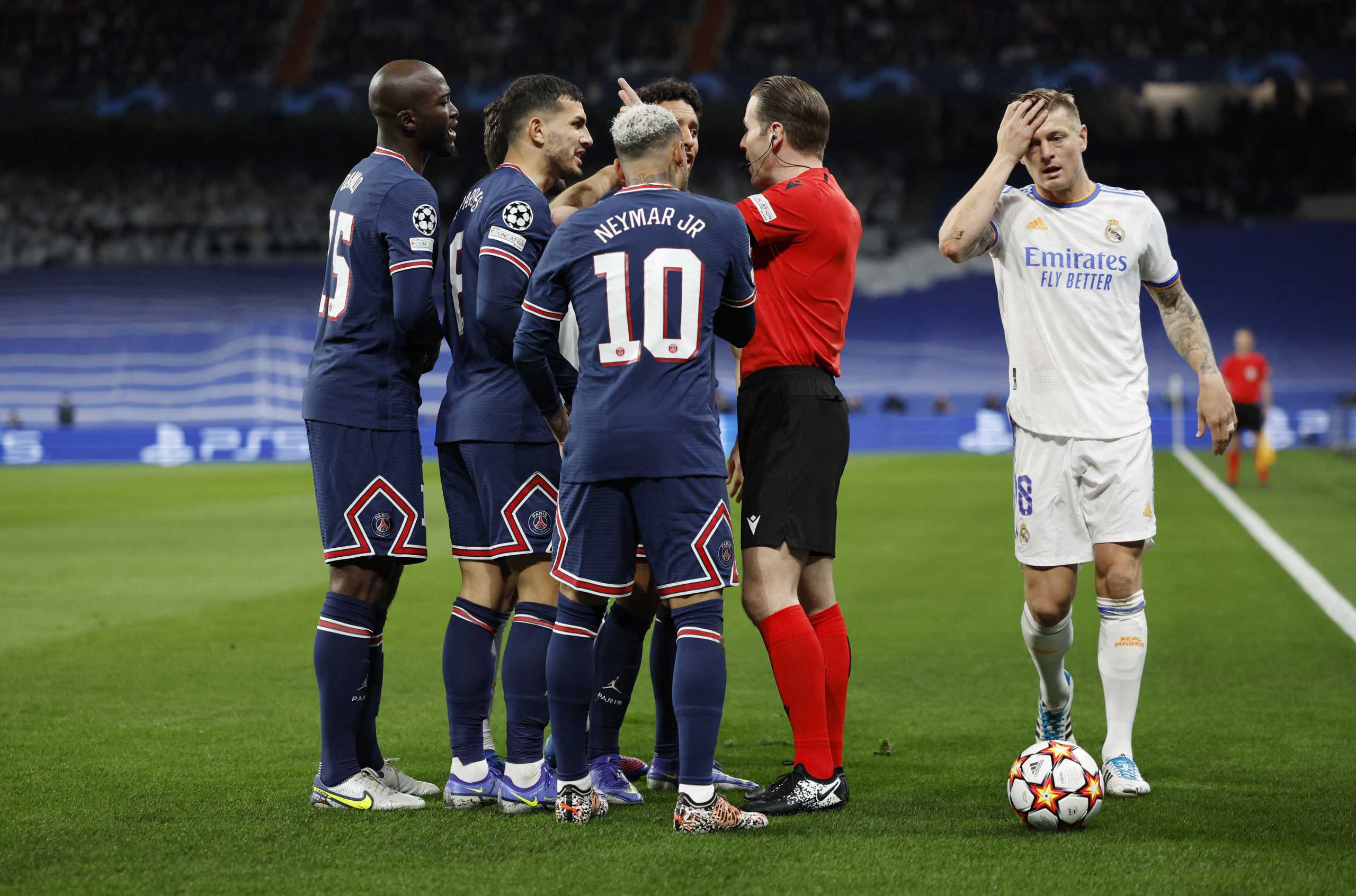 Soccer Football - Champions League - Round of 16 Second Leg - Real Madrid v Paris St Germain - Santiago Bernabeu, Madrid, Spain - March 9, 2022 Paris St Germain's Neymar and teammates surround referee Danny Makkelie REUTERS
