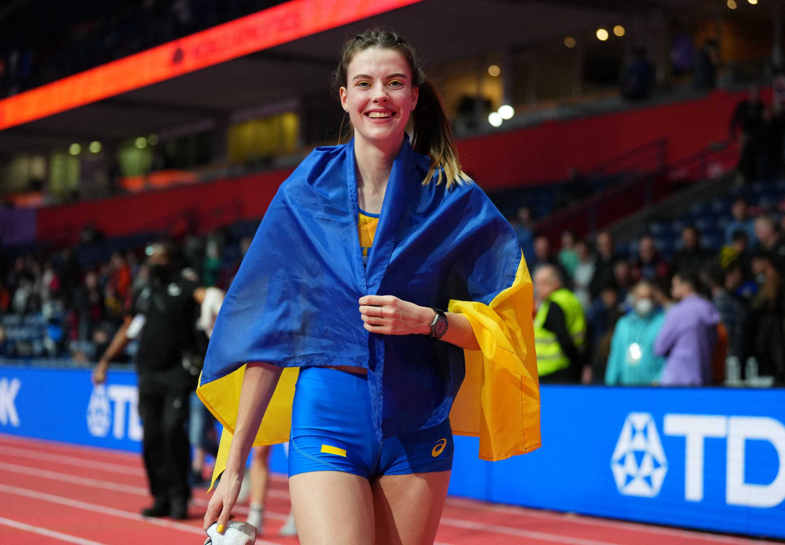 Athletics - World Athletics Indoor Championships - Stark Arena, Belgrade, Serbia - March 19, 2022  Ukraine's Yaroslava Mahuchikh celebrates after winning the women's high jump final REUTERS