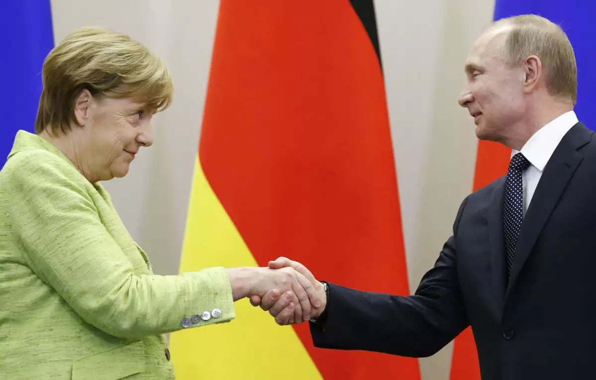 Πόλεμος στην Ουκρανία – Politico: Οι Γερμανοί «χρήσιμοι ηλίθιοι» του Πούτιν