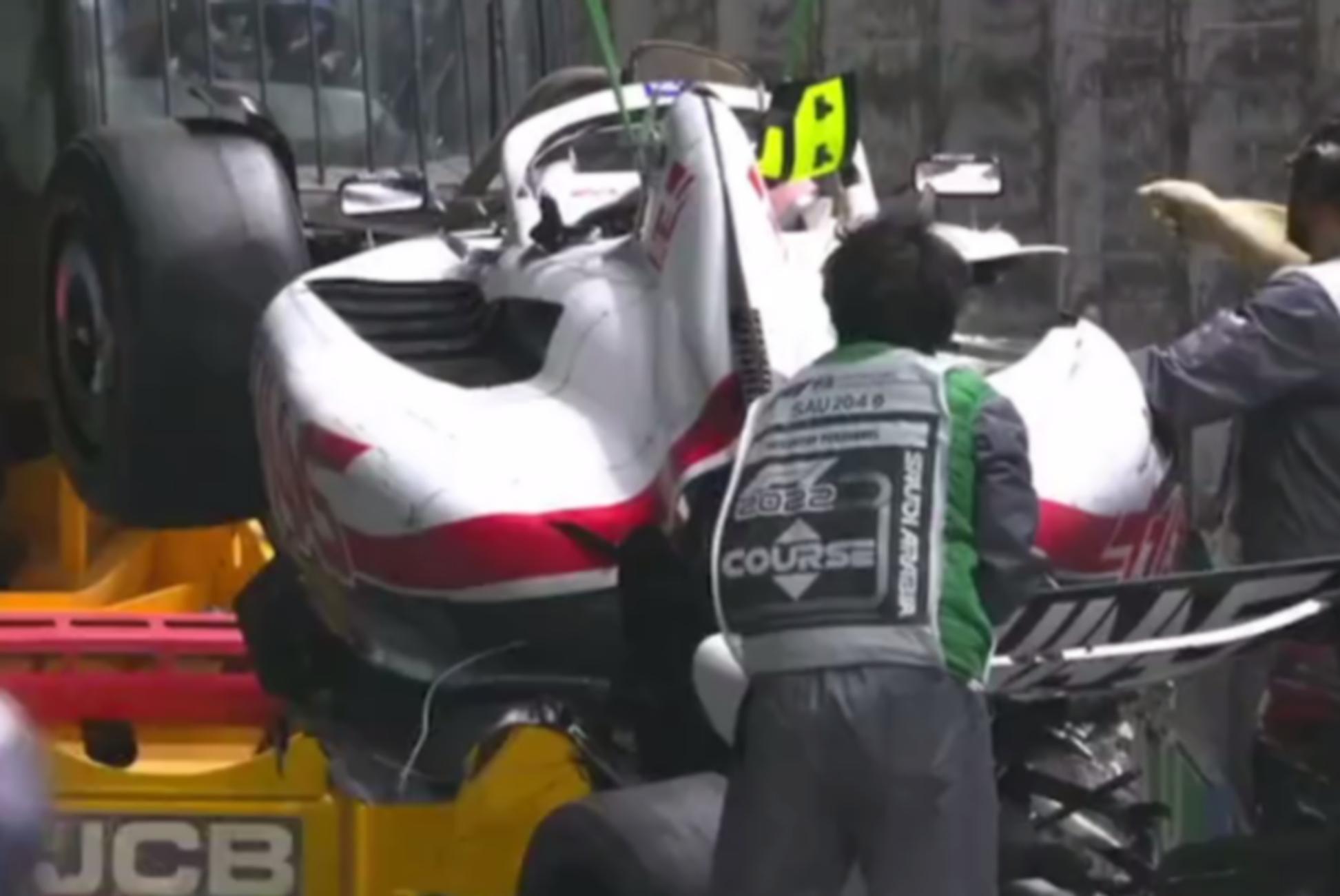 Formula 1 – Μικ Σουμάχερ: Έγινε κομμάτια το μονοθέσιό του – Με φορείο ο ίδιος στο νοσοκομείο