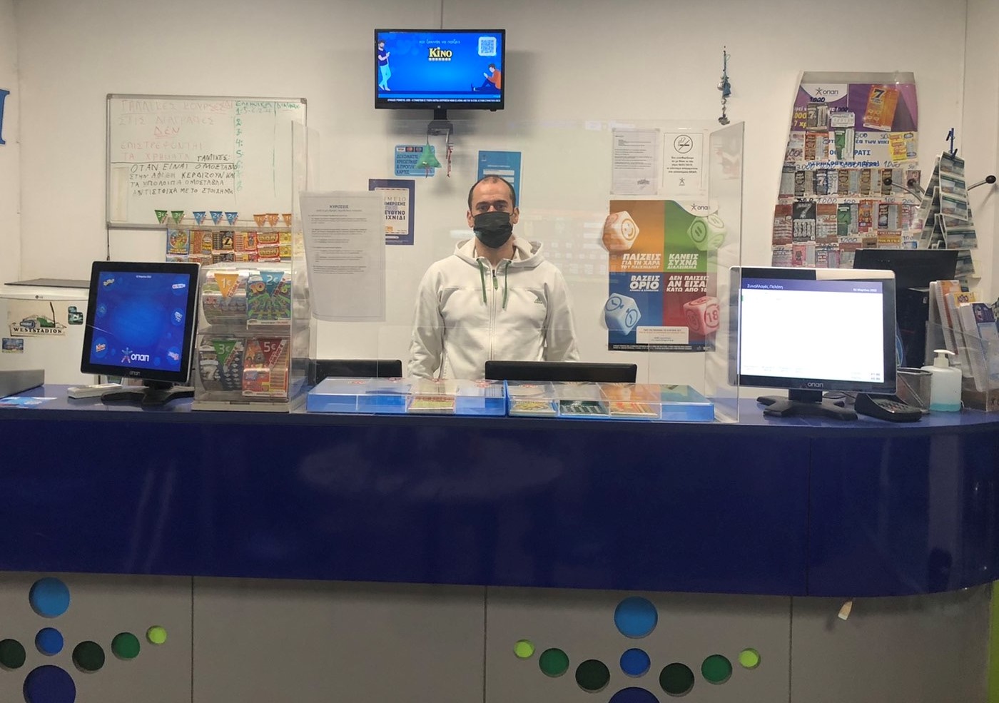 Αθλητική πανδαισία στα καταστήματα ΟΠΑΠ – Ιδιοκτήτης πρακτορείου ΟΠΑΠ μιλάει για τα μεγάλα παιχνίδια του τριημέρου από το ΠΑΜΕ ΣΤΟΙΧΗΜΑ