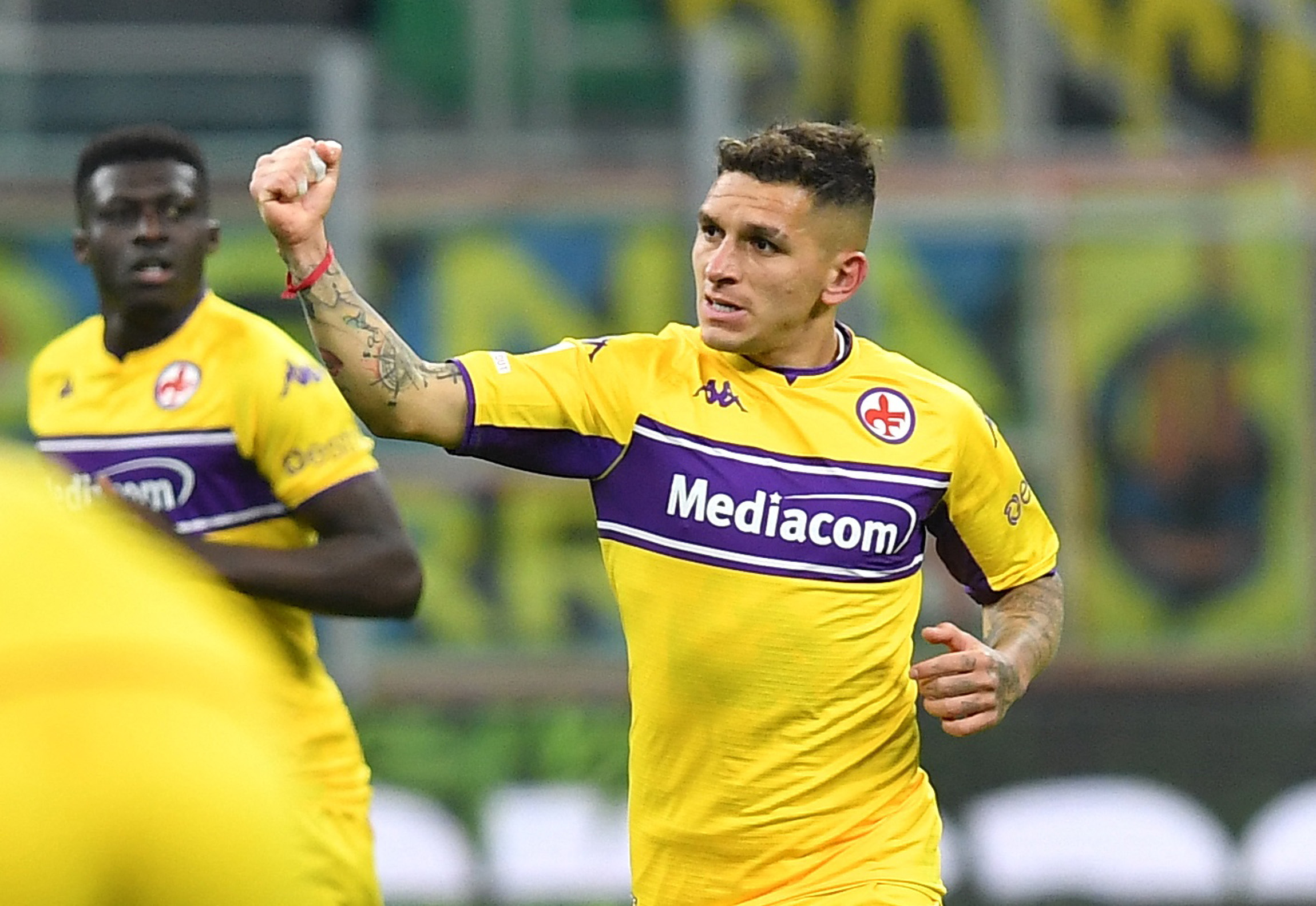 Soccer Football - Serie A - Inter Milan v Fiorentina - San Siro, Milan, Italy - March 19, 2022 Fiorentina's Lucas Torreira celebrates scoring their first goal REUTERS