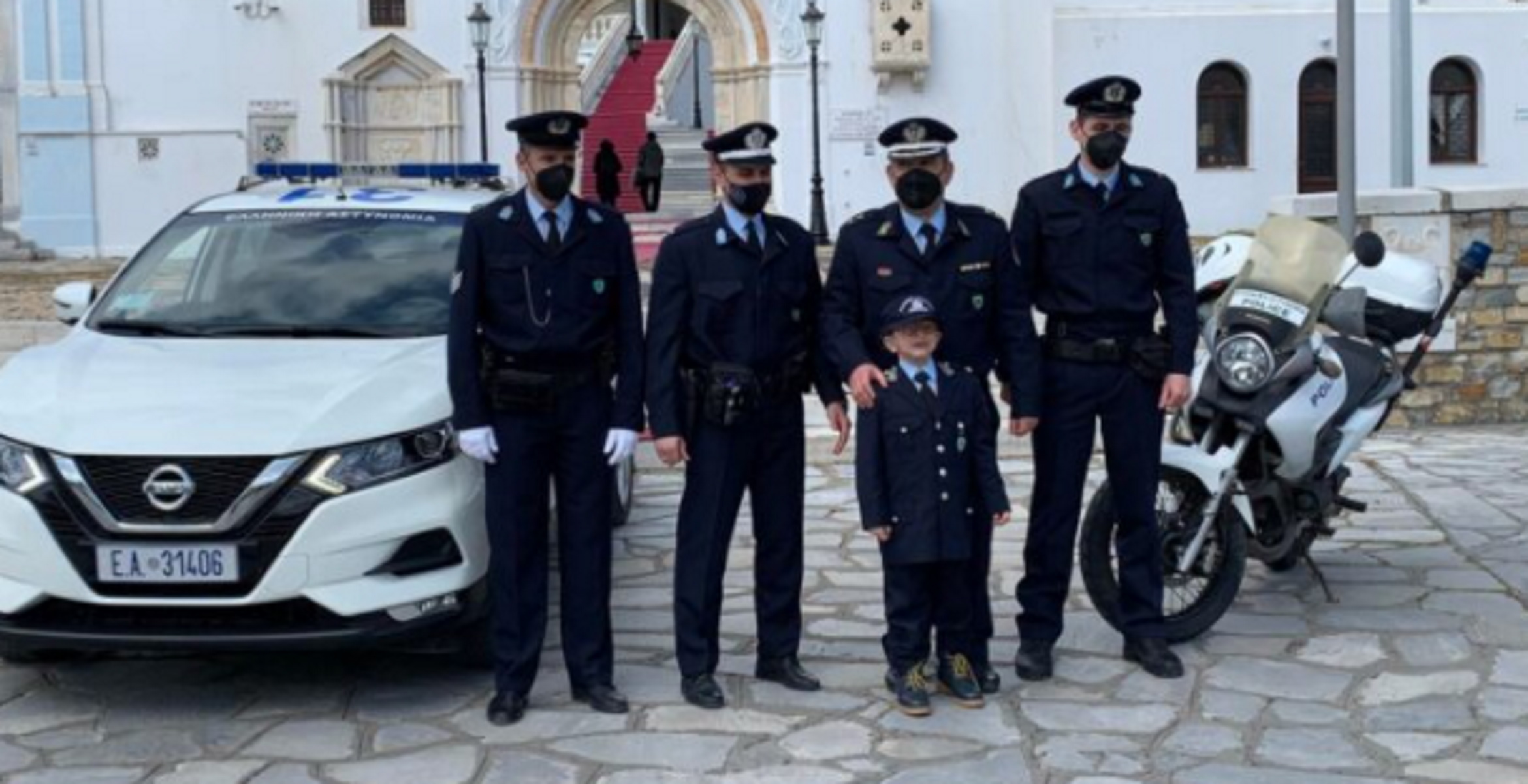 Τήνος: 6χρονος έγινε για λίγο αστυνομικός – Η έκπληξη στα γενέθλια, οι ευχές και τα χαμόγελα