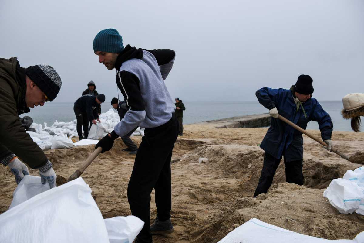 Volunteers fill sandbags, during Russia's invasion of Ukraine, on a beach in the city of Odessa, Ukraine, March 7, 2022. REUTERS