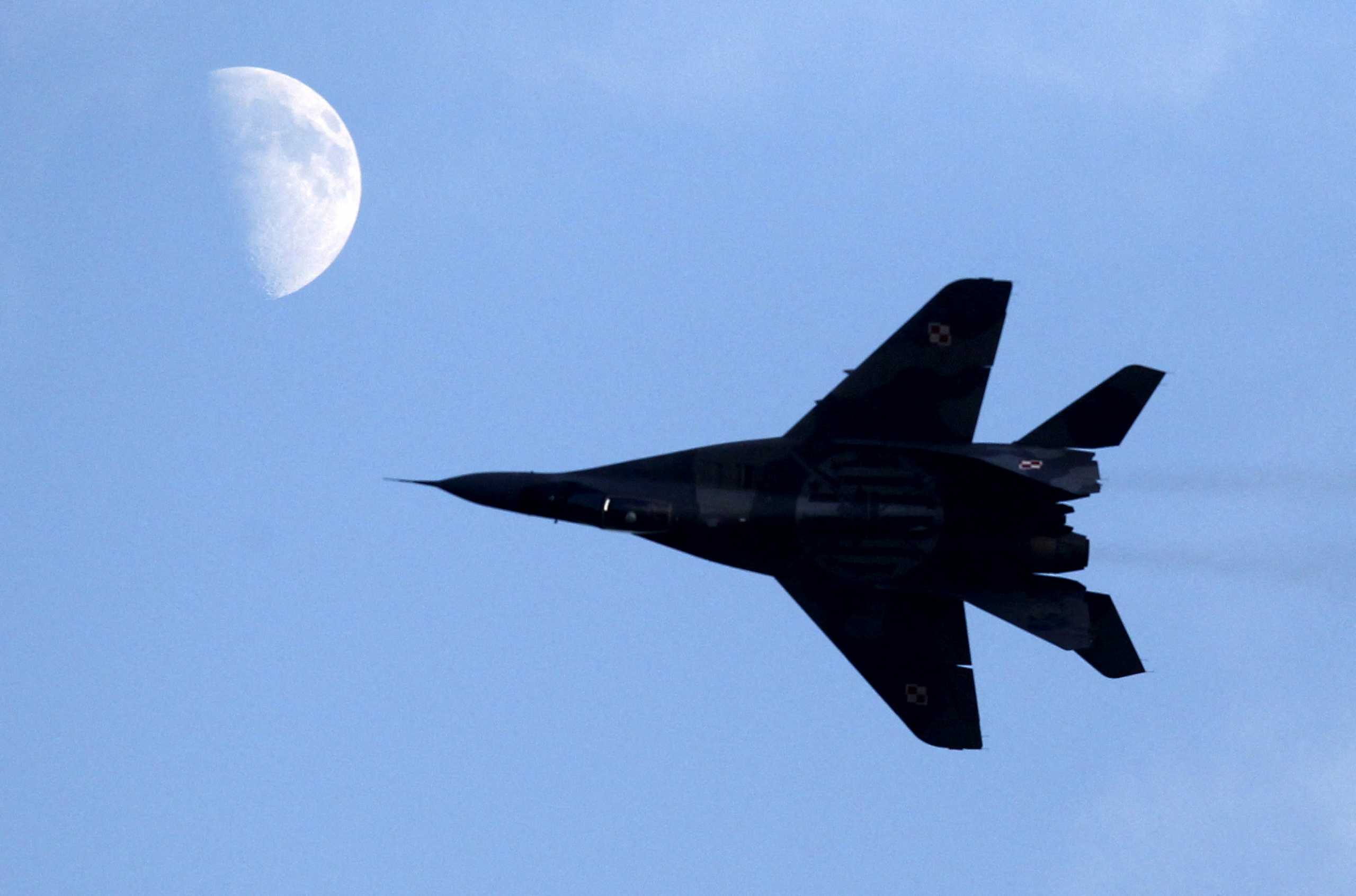 FILE PHOTO: Polish Air Force MiG-29 pilot Adrian Rojek performs during the Radom Air Show at an airport in Radom, Poland August 23, 2015. REUTERS
