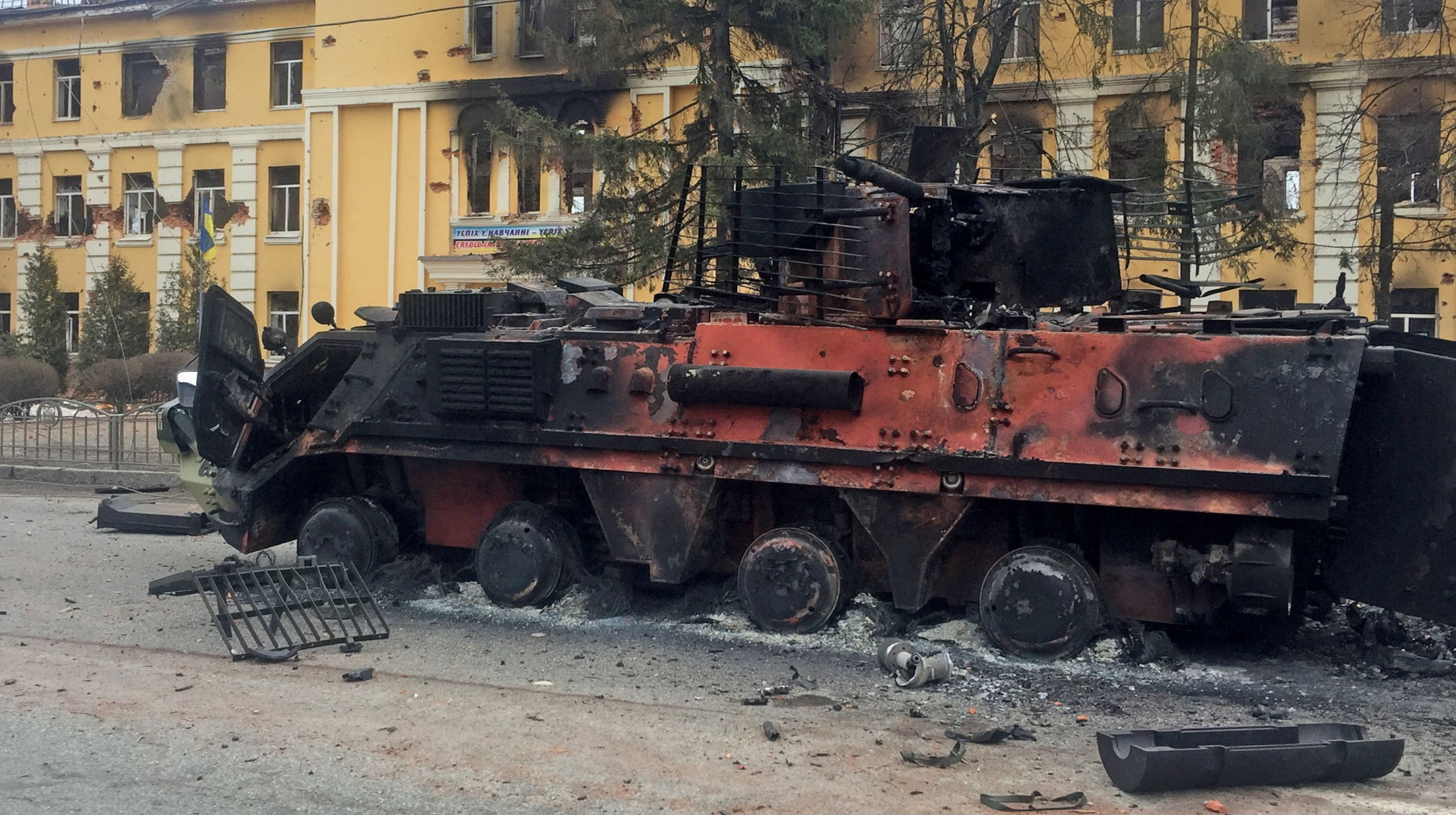Εισβολή στην Ουκρανία: Οι ρωσικές επιθέσεις σε Κίεβο και Χάρκοβο στη διάρκεια της νύχτας – Βομβαρδισμοί και ανατινάξεις