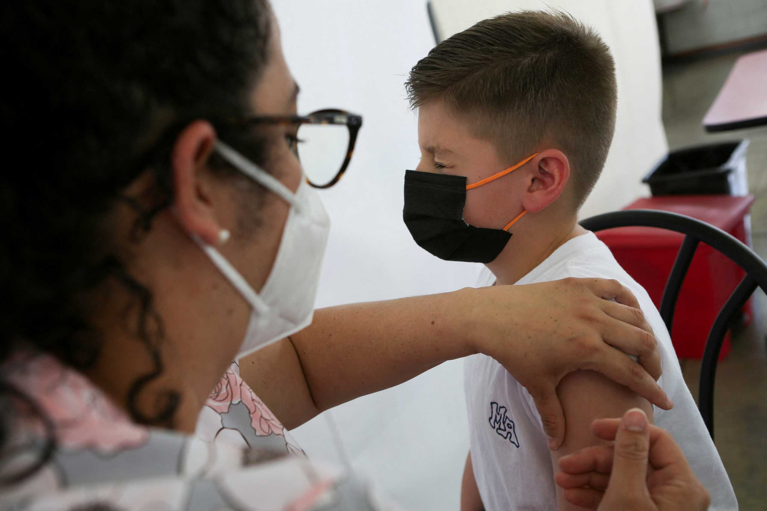 FILE PHOTO: A child is administered a dose of the Pfizer-BioNTech coronavirus disease (COVID-19) pediatric vaccine, in San Jose, Costa Rica February 23, 2022. REUTERS