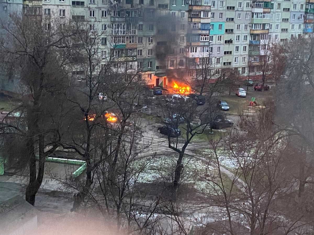 Πόλεμος στην Ουκρανία: Ο Δένδιας ζητά εγγυήσεις για την ασφαλή εκκένωση των ομογενών στη Μαριούπολη