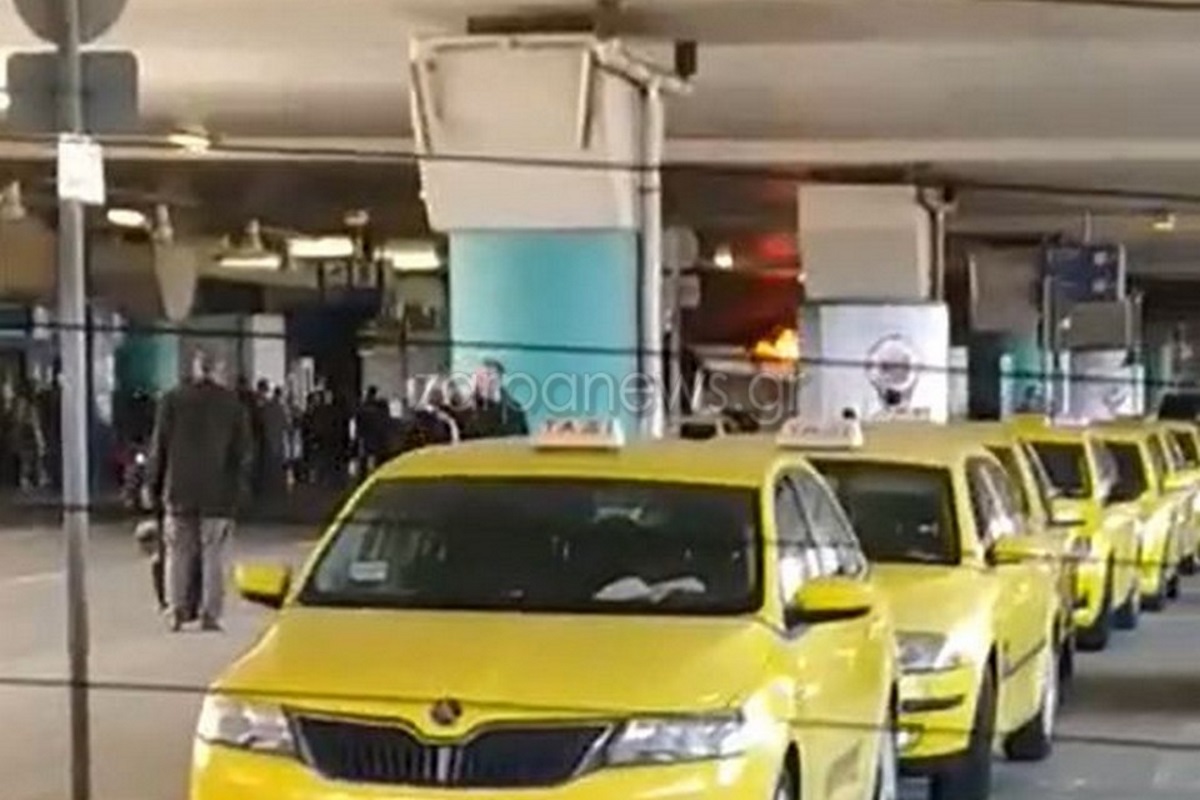 Φωτιά σε λεωφορείο στο αεροδρόμιο Ελευθέριος Βενιζέλος