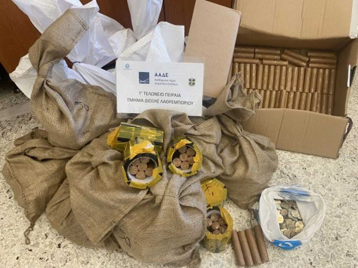 ΑΑΔE: Κατασχέθηκαν δεκάδες χιλιάδες πλαστά κέρματα των 2 ευρώ