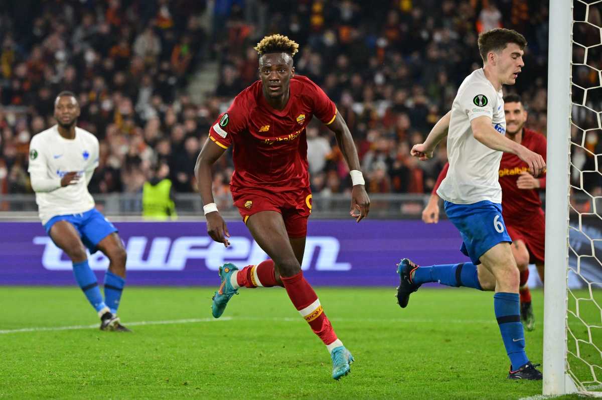 Soccer Football - Europa Conference League - Round of 16 Second Leg - AS Roma v Vitesse Arnhem - Stadio Olimpico, Rome, Italy - March 17, 2022 AS Roma's Tammy Abraham celebrates scoring their first goal REUTERS