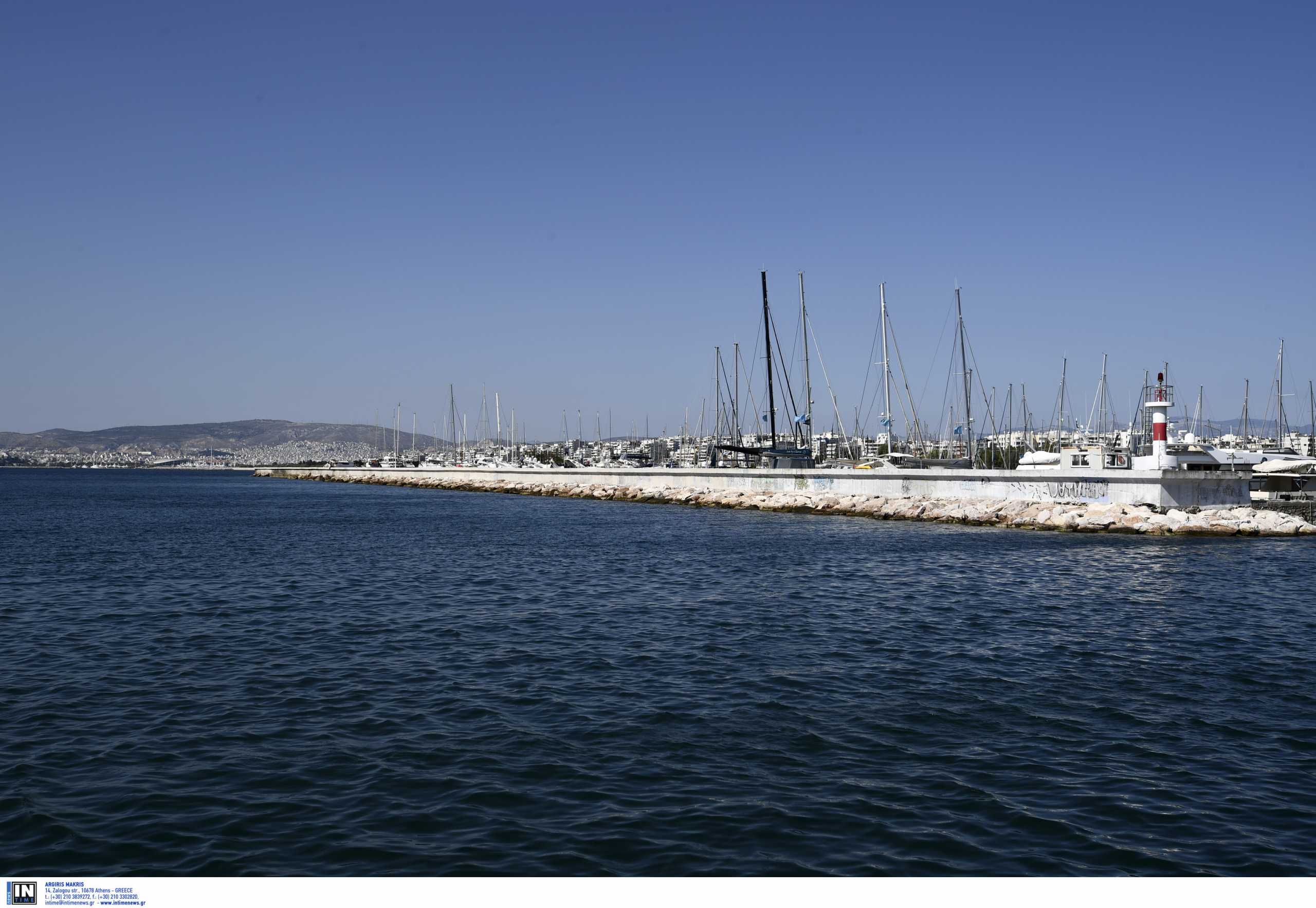 Φωτιά σε σκάφος στη Μαρίνα Αλίμου, δυο τραυματίες