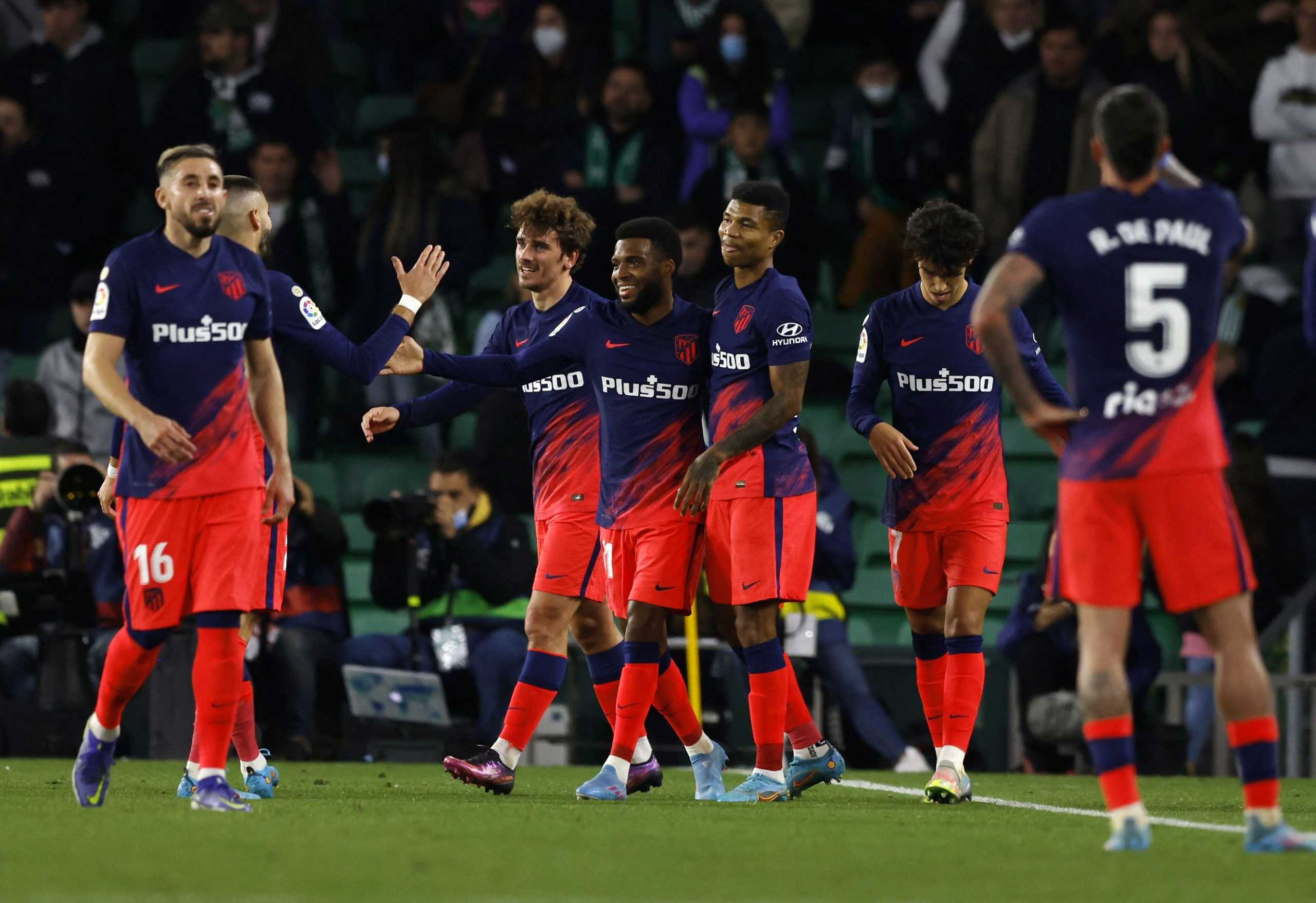 Soccer Football - LaLiga - Real Betis v Atletico Madrid - Estadio Benito Villamarin, Seville, Spain - March 6, 2022 Atletico Madrid's Thomas Lemar celebrates scoring their third goal with teammates REUTERS