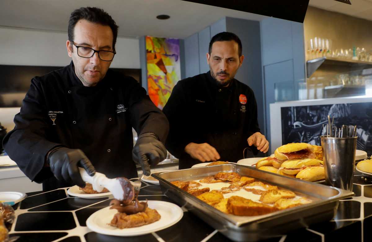 Spanish chef Ciriaco Vicente, 47, and his chef prepares sandwiches and sweets for Ukrainian refugees who come to eat at his restaurant on the beach in Valencia, Spain, March 28, 2022. Picture taken March 28, 2022. REUTERS