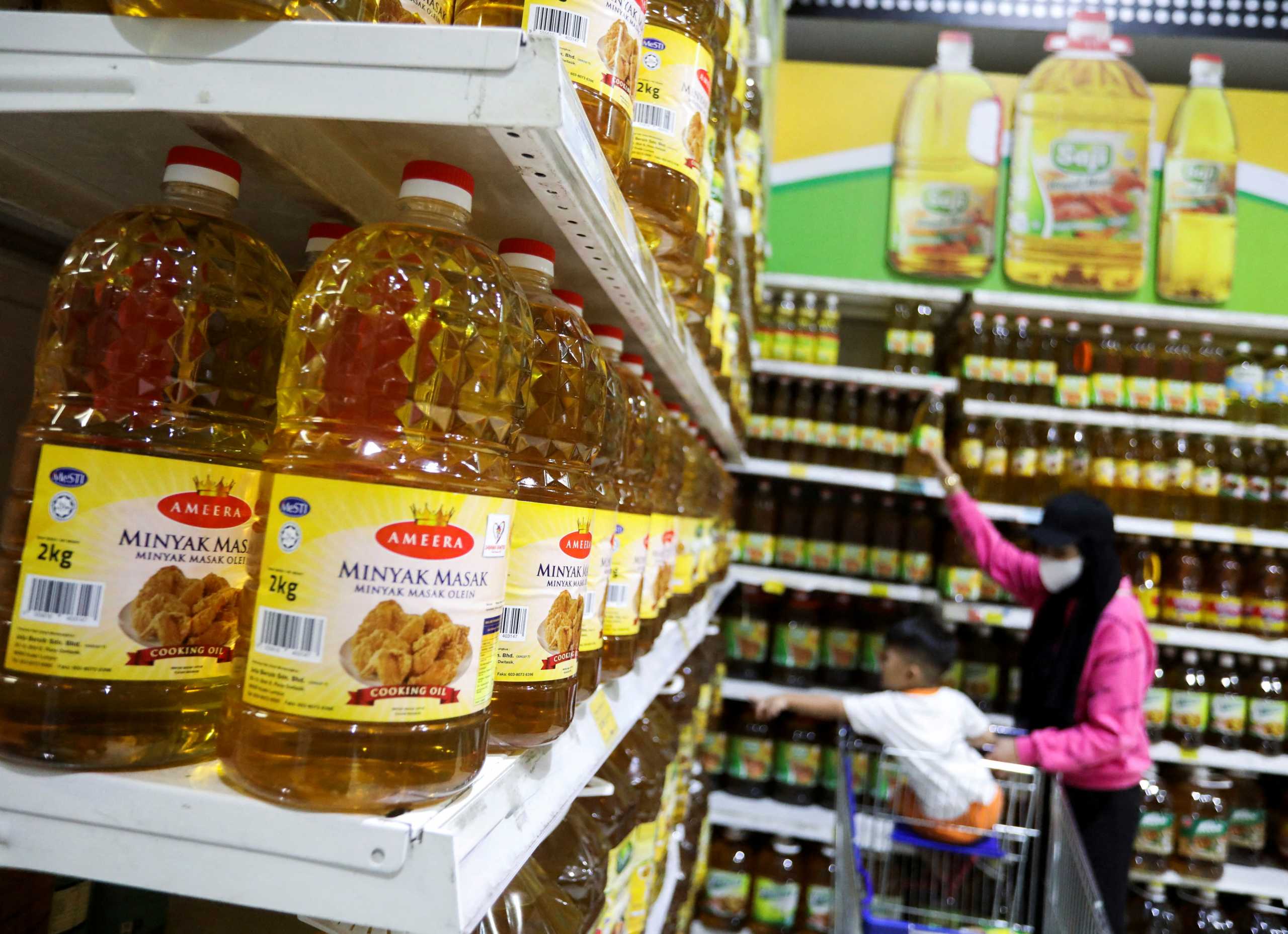 Bottles of cooking oil made from oil palms are displayed at a supermarket in Subang Jaya, Malaysia, March 8, 2022. REUTERS