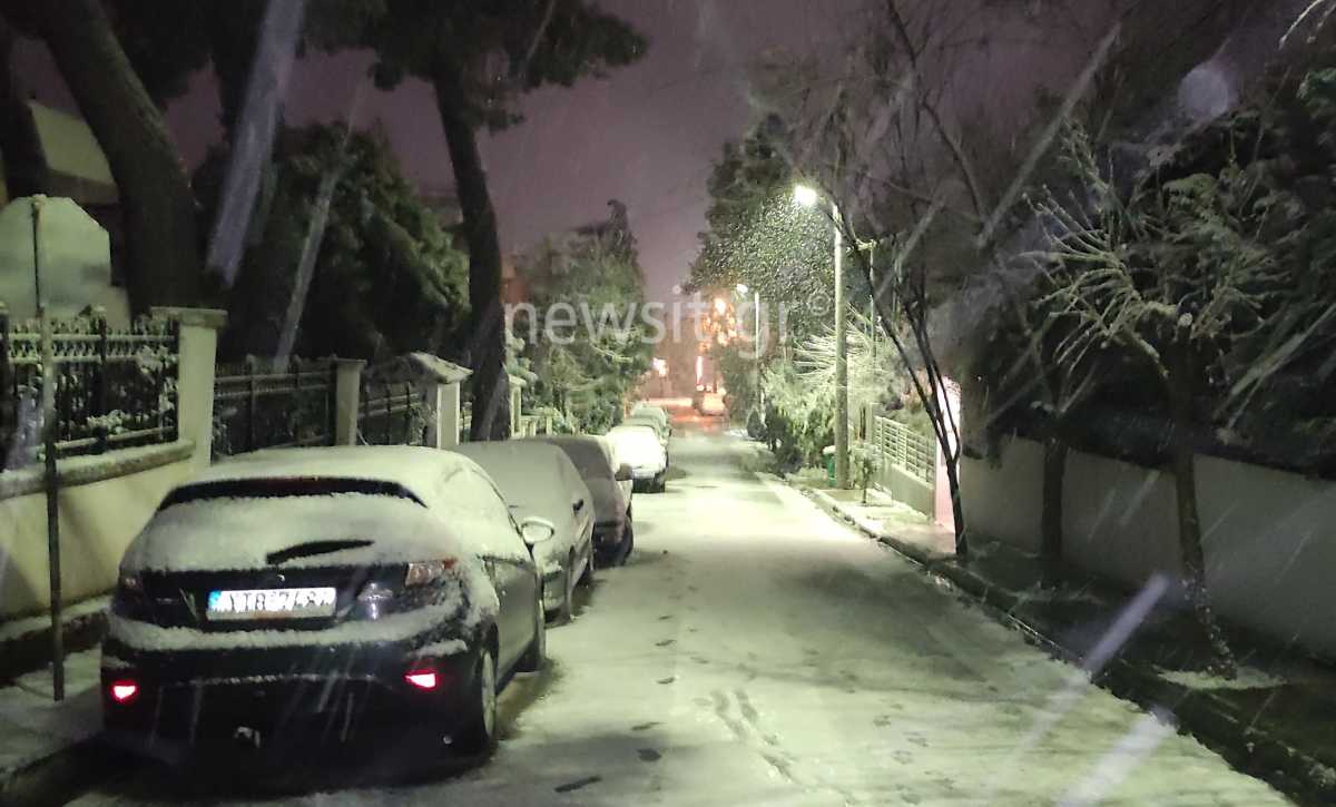 Καιρός: Στα λευκά πολλές περιοχές της Αττικής – Χιόνισε και στο κέντρο της Αθήνας