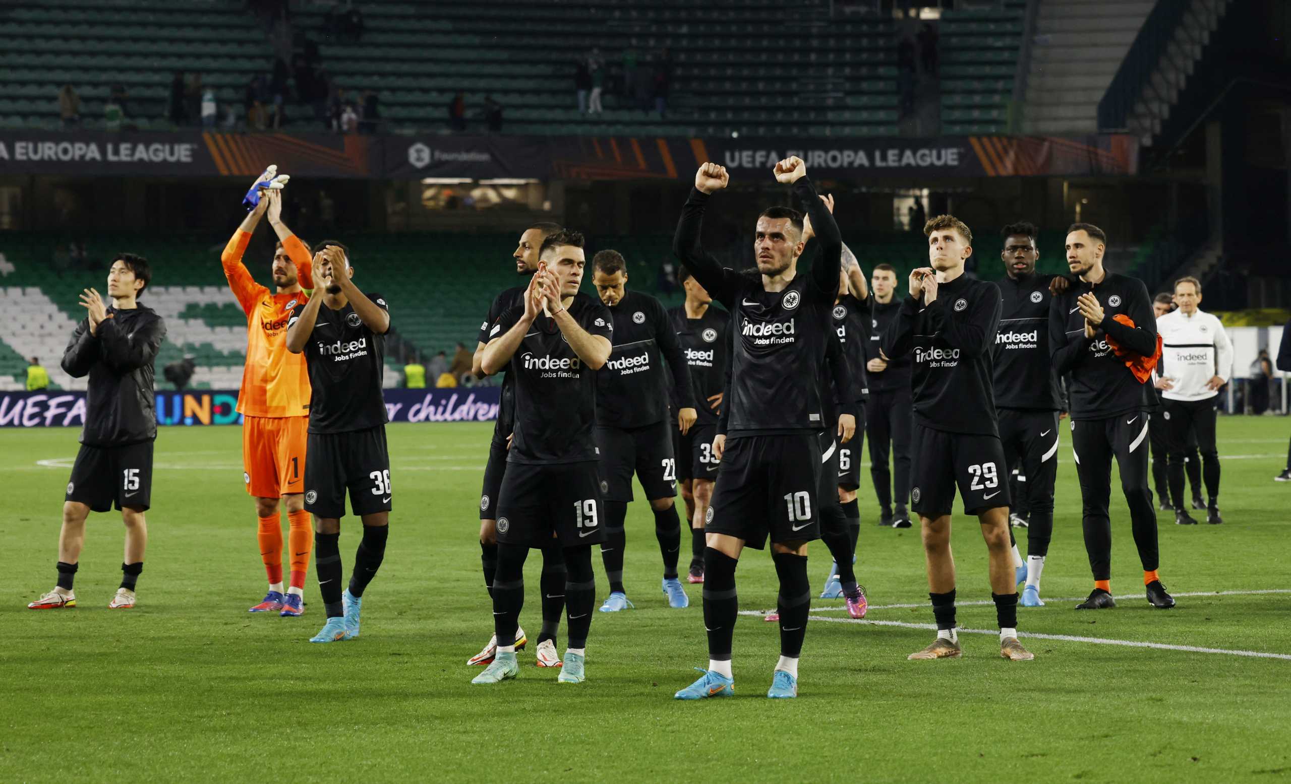 Soccer Football - Europa League - Round of 16 First Leg - Real Betis v Eintracht Frankfurt - Estadio Benito Villamarin, Seville, Spain - March 9, 2022 Eintracht Frankfurt players celebrate after the match REUTERS