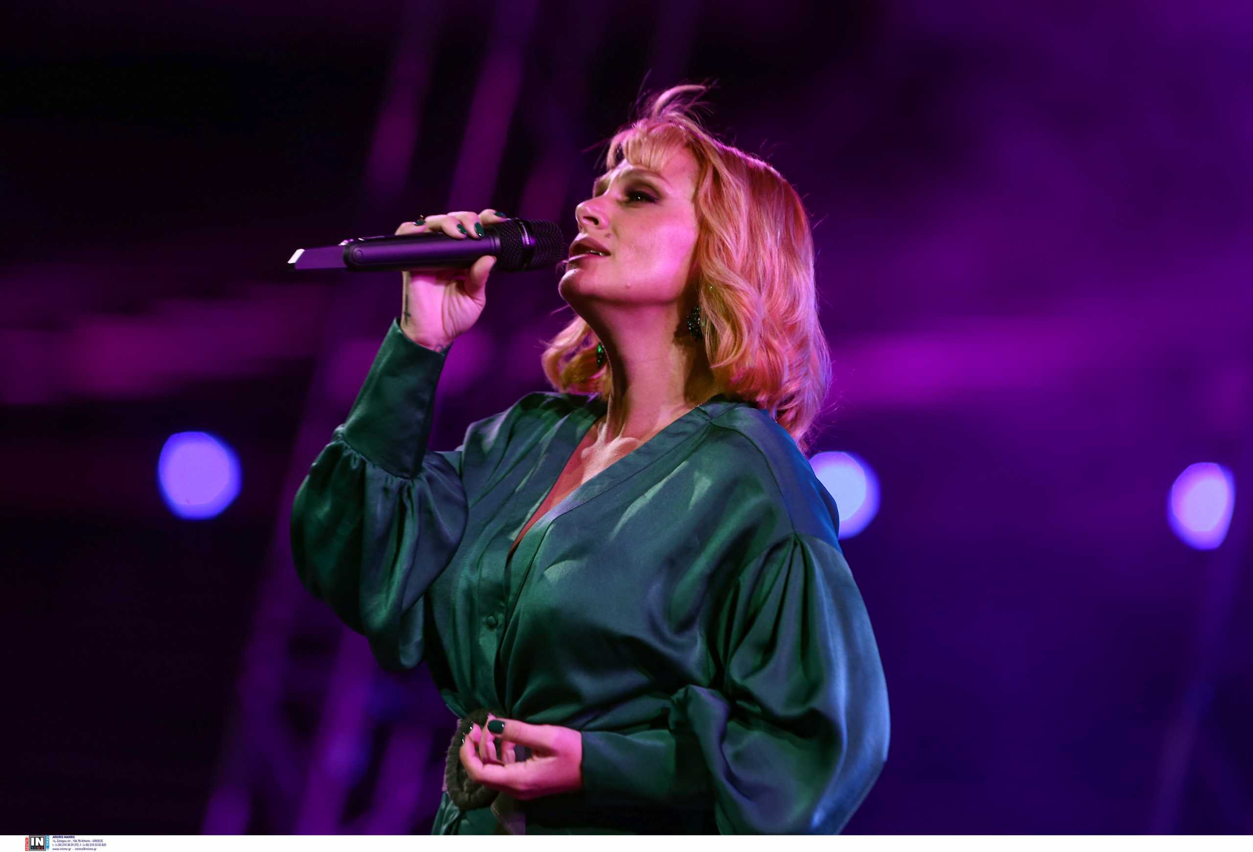 Ελεονώρα Ζουγανέλη: Η έκτη Ελληνίδα τραγουδίστρια σε billboard της Times Square