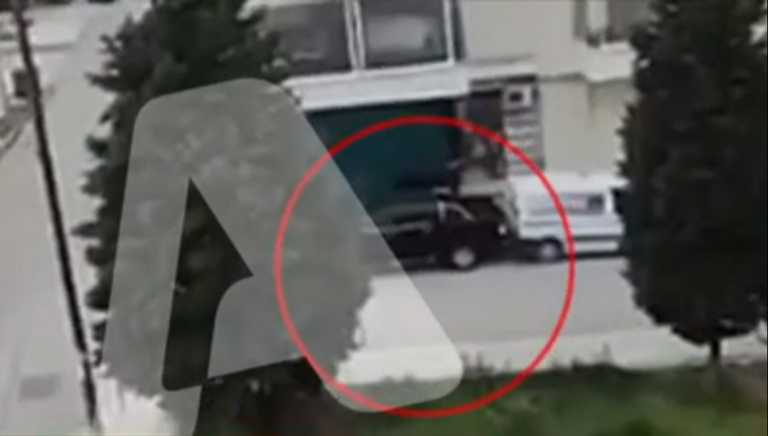 Εύοσμος: Βίντεο ντοκουμέντο με τον οδηγό που παρέσυρε επίτηδες σταθμευμένα αυτοκίνητα